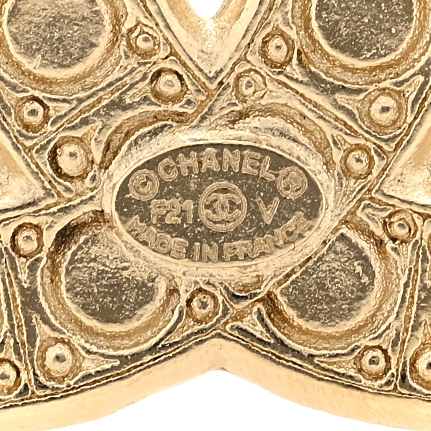 Metal Crystal Graduated Pearl CC Brooch Gold