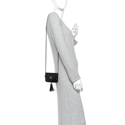 Crumpled Patent Lambskin Quilted Tassel Clutch With Chain Black