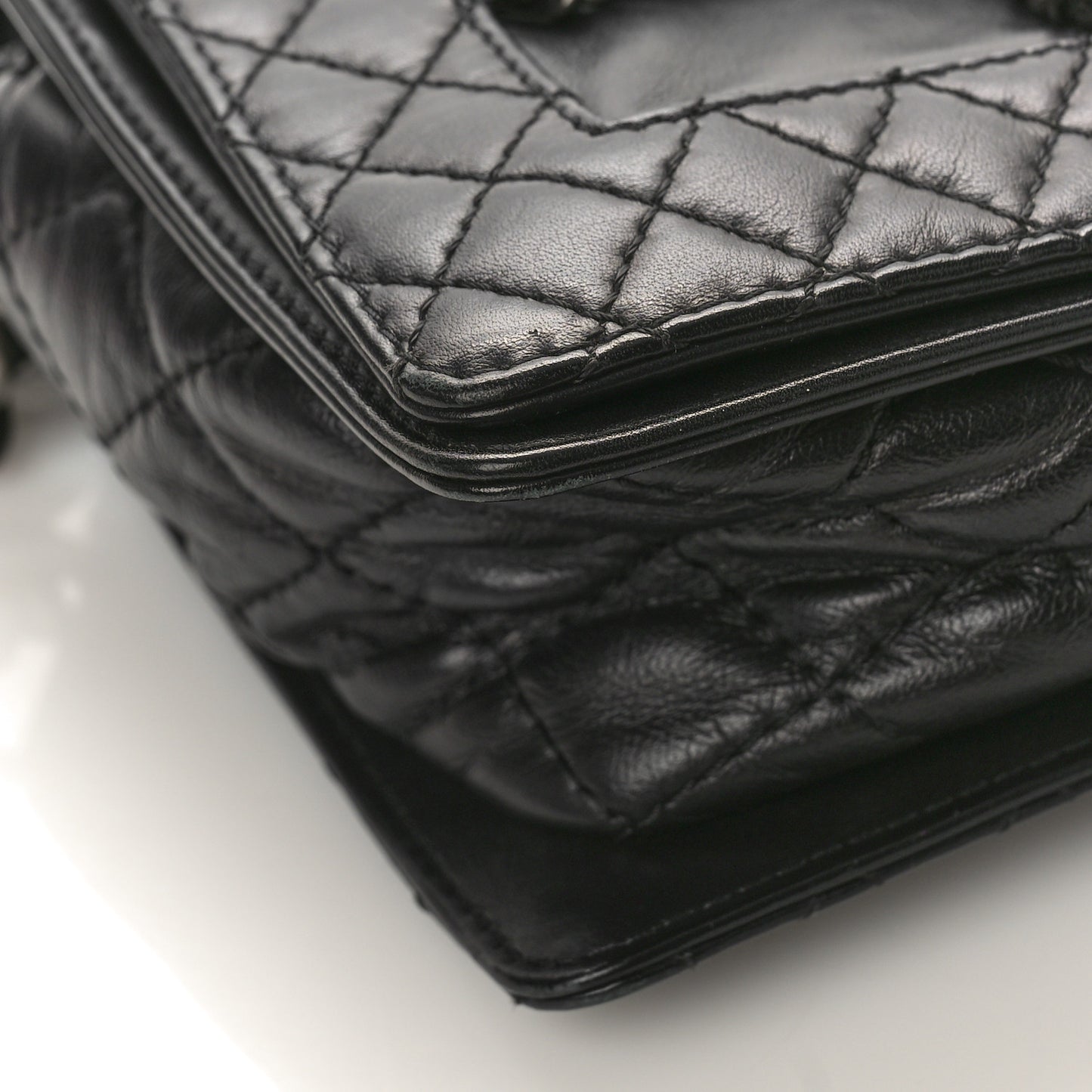 Calfskin Enchained Medium Boy Flap Black
