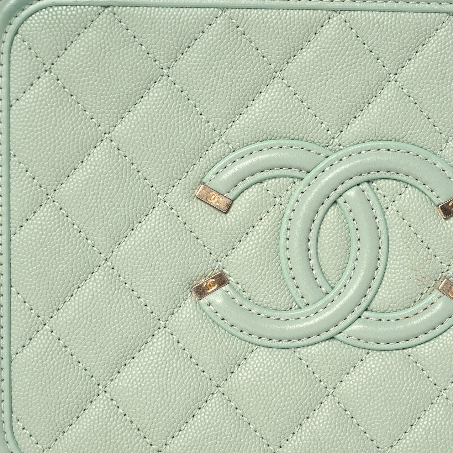 Caviar Quilted Medium CC Filigree Vanity Case Mint