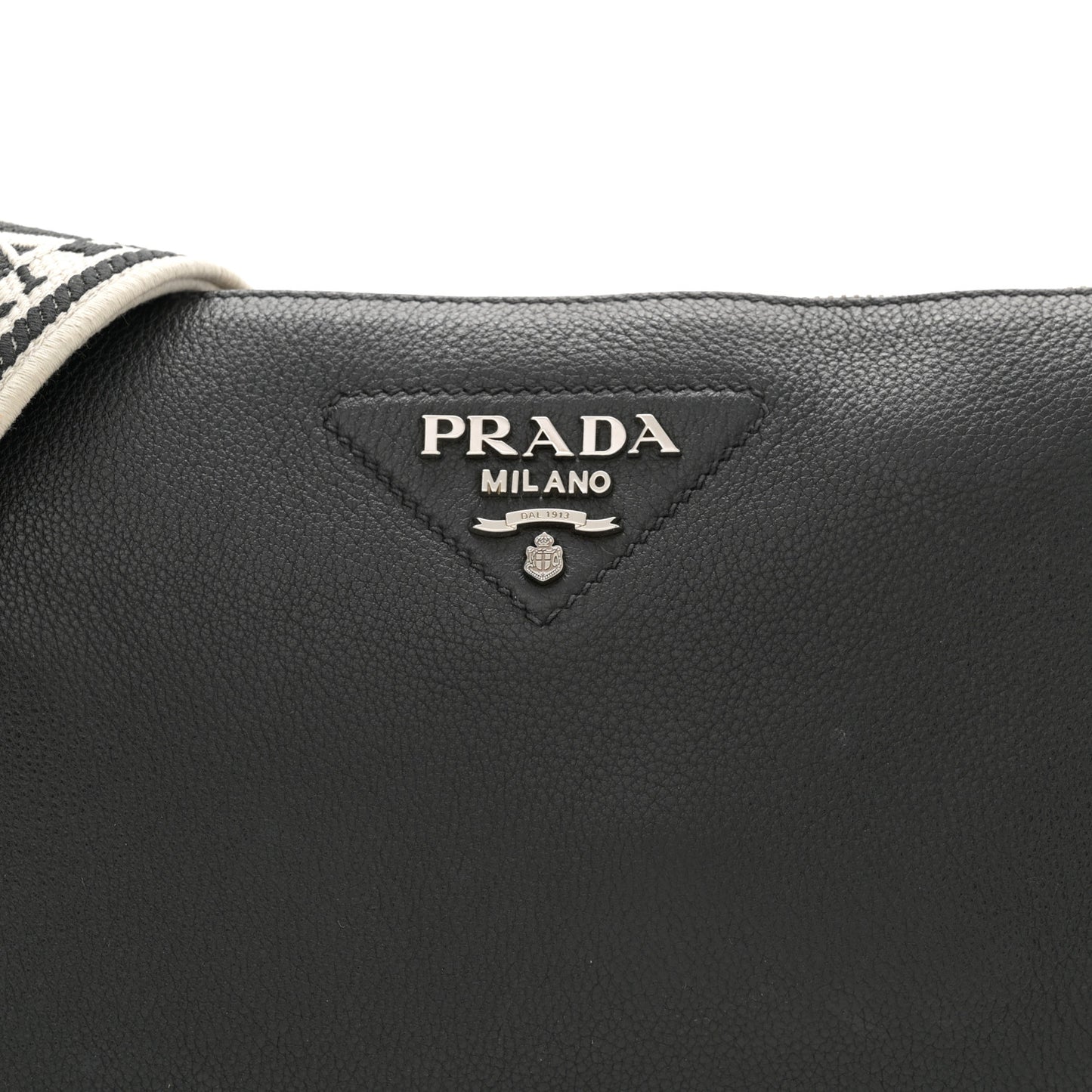 Vitello Daino Soft Zippered Shoulder Bag Black