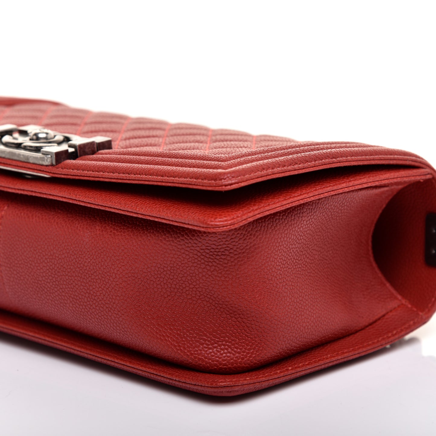Caviar Quilted Medium Boy Flap Red
