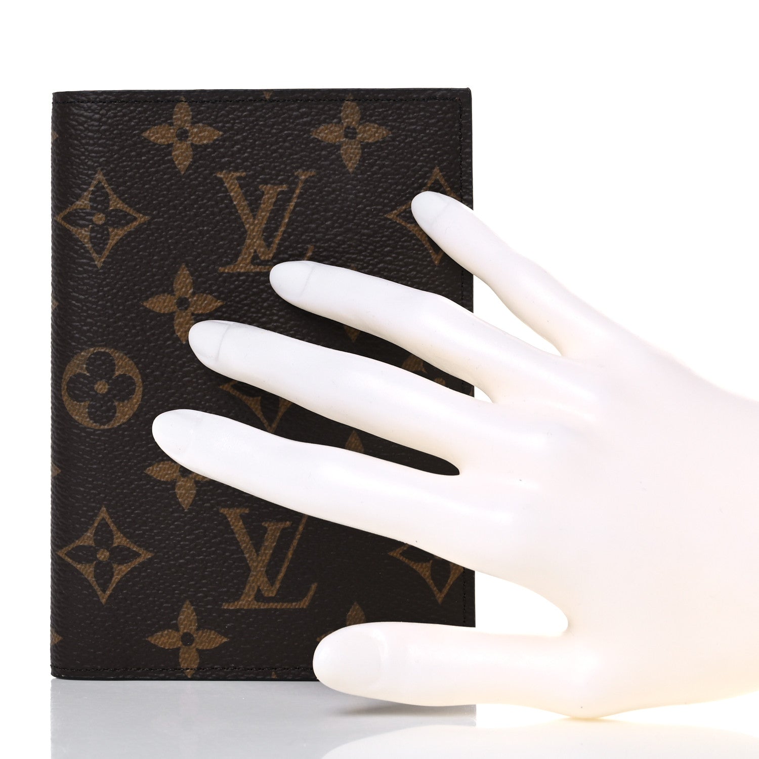 Louis Vuitton Monogram Passport Cover 2 of 8