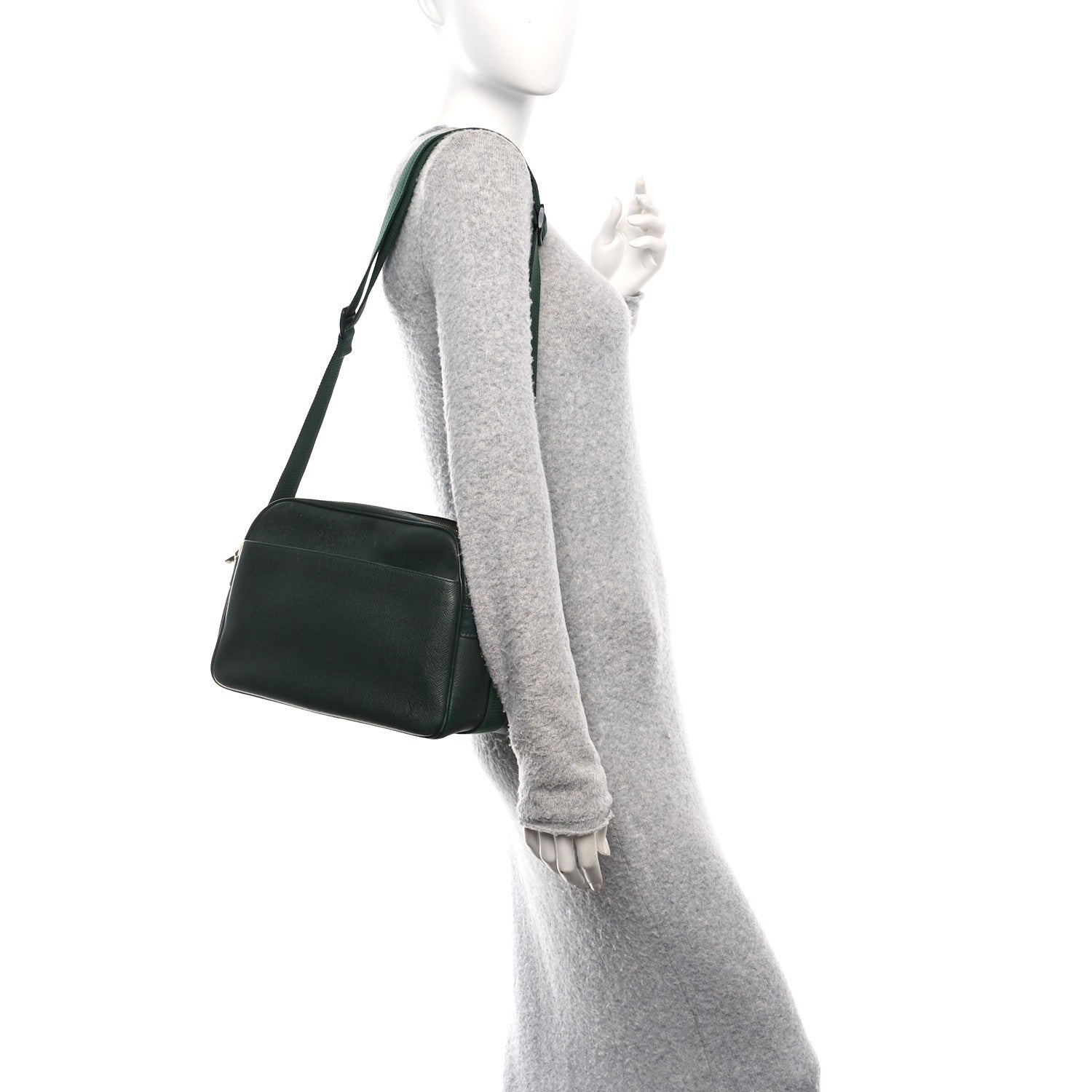Louis Vuitton Taiga Reporter Messenger Epicea 2 of 13