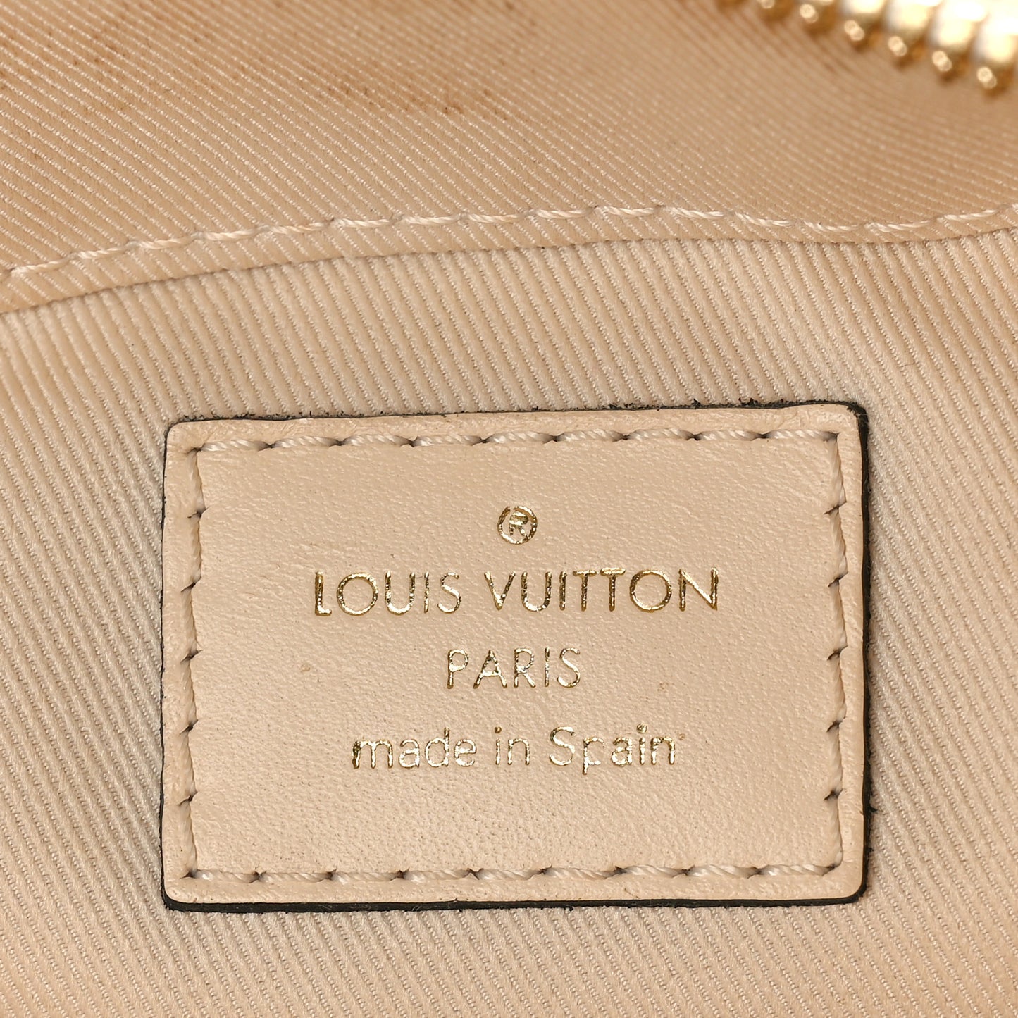 Monogram Saintonge Creme