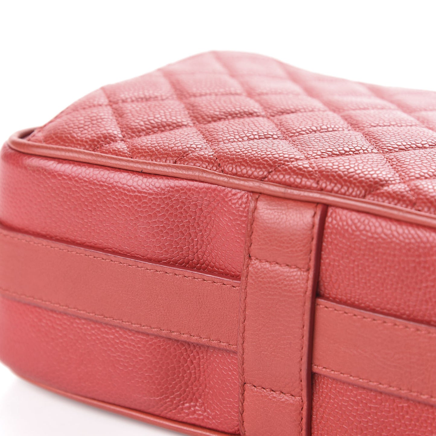 Caviar Quilted Medium Business Trip Camera Bag Red
