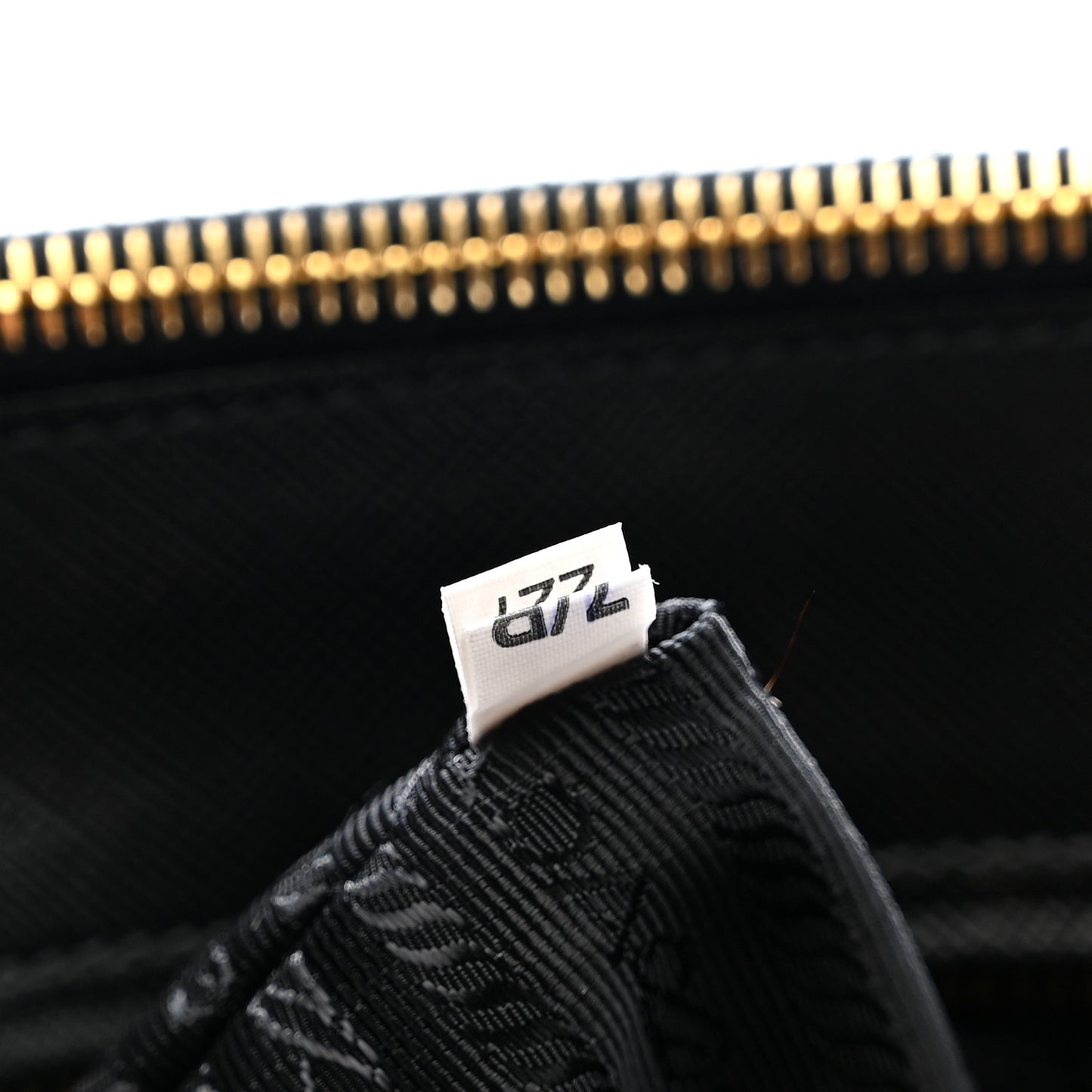 Saffiano Small Galleria Double Zip Tote Black