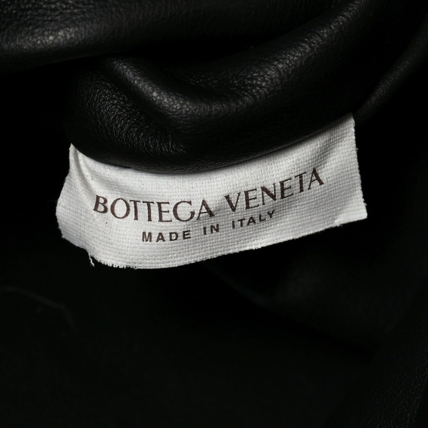 Calfskin The Pouch Chain Black