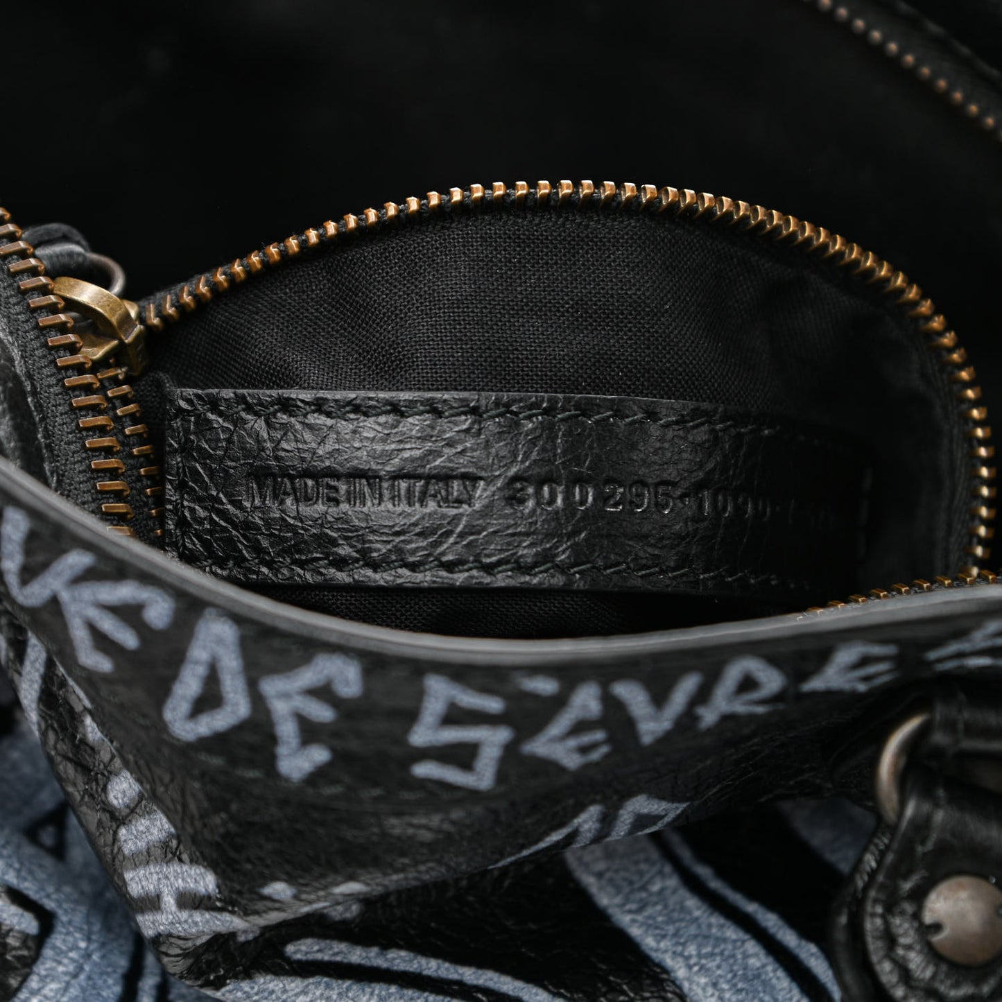 Agneau Arena Graffiti All Over Classic Hardware Mini City Black White