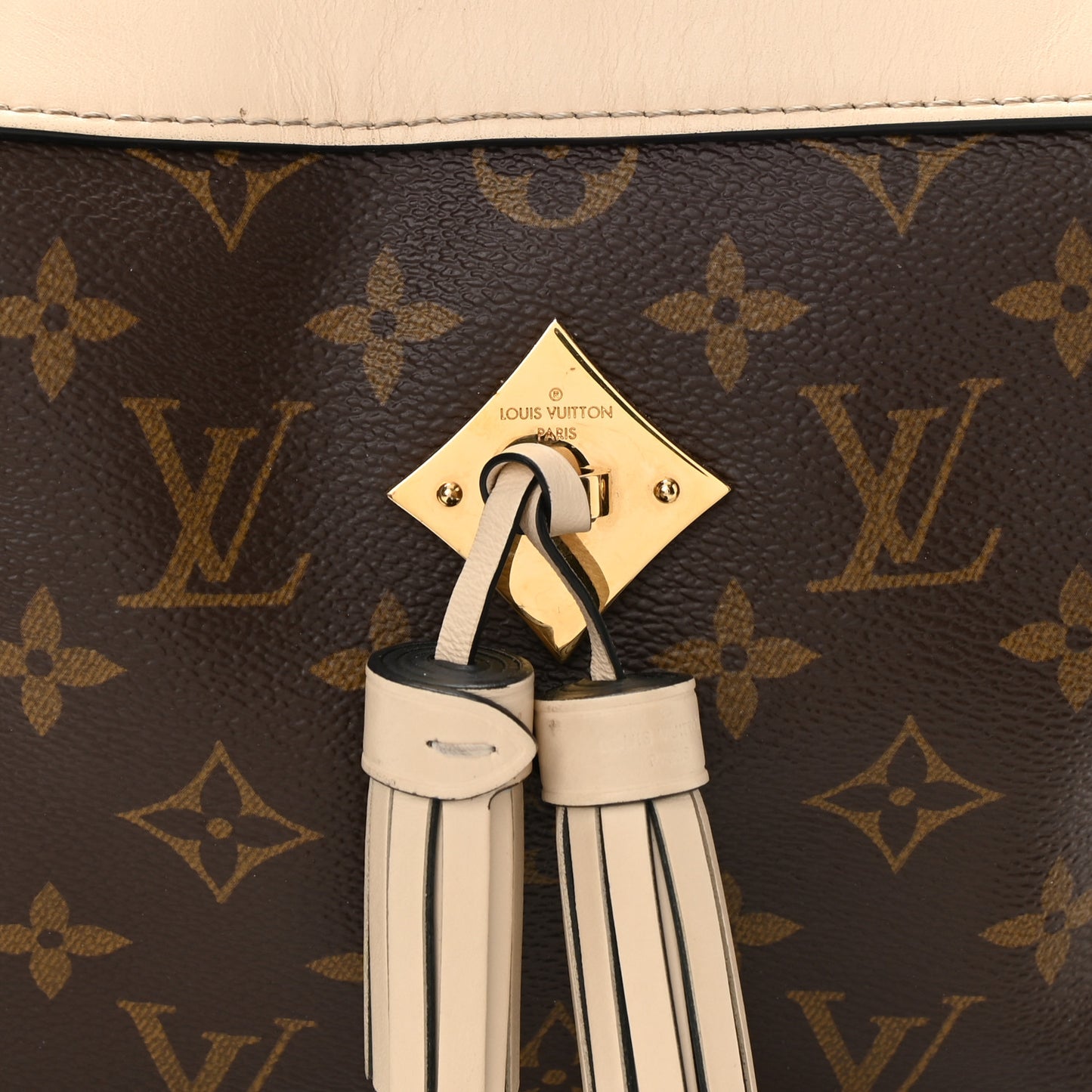 Monogram Saintonge Creme