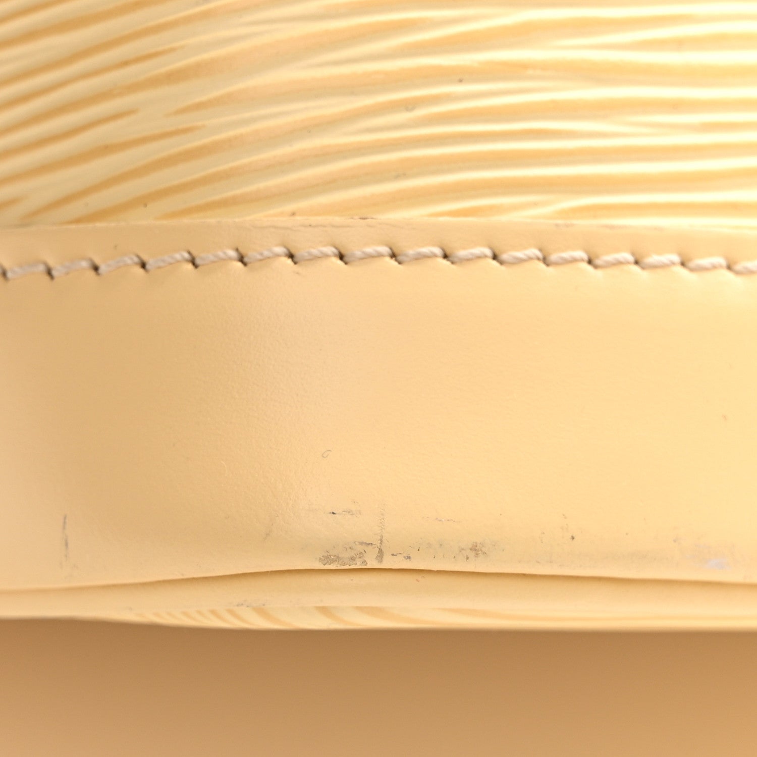Louis Vuitton Epi Alma PM Vanilla 16 of 19