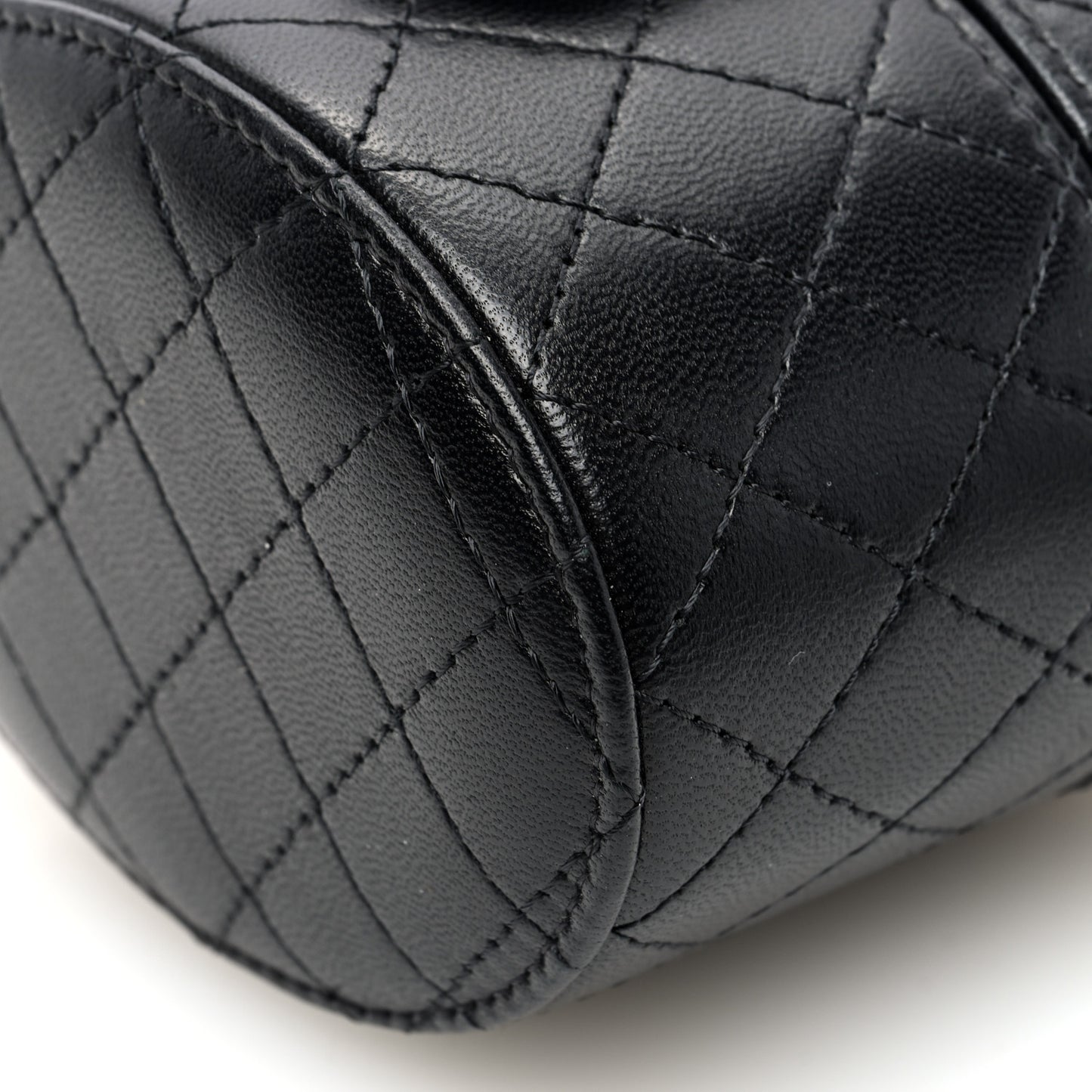 Lambskin Quilted Mini Round Vanity Case With Chain Black