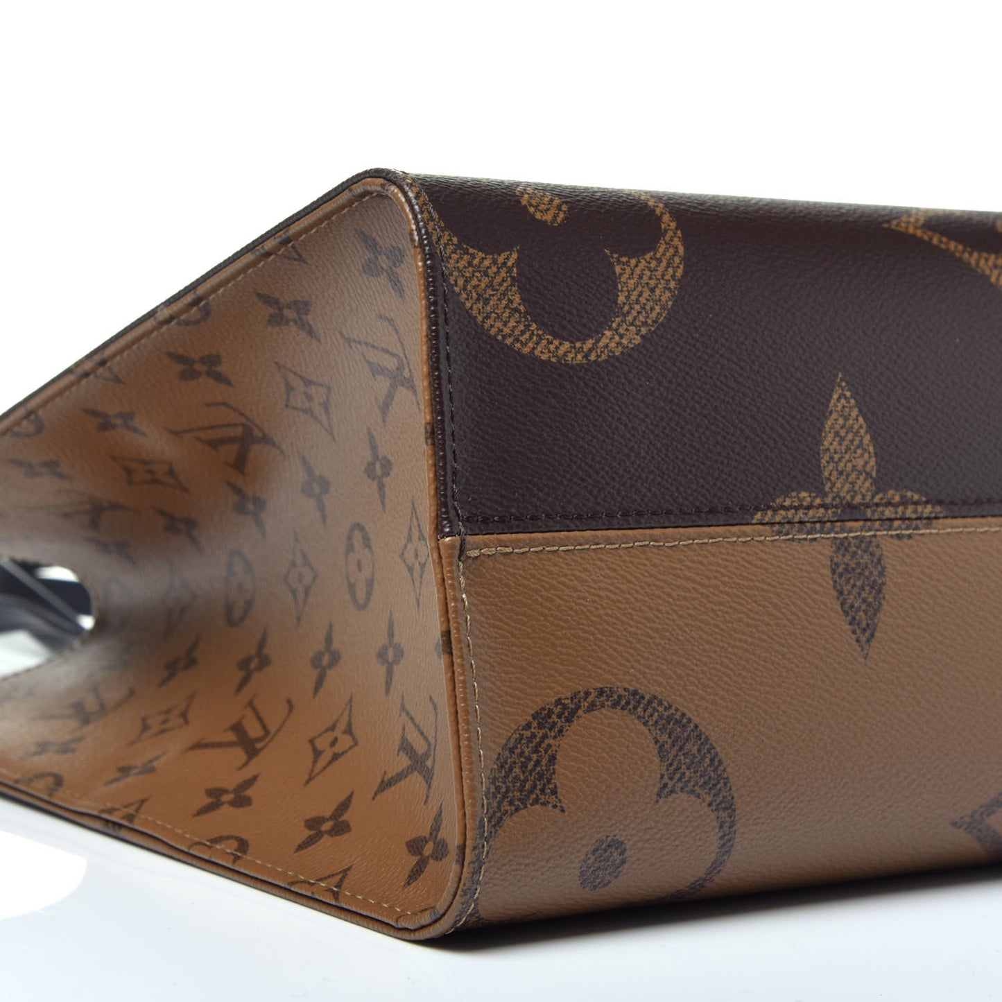 Reverse Monogram Giant Onthego MM