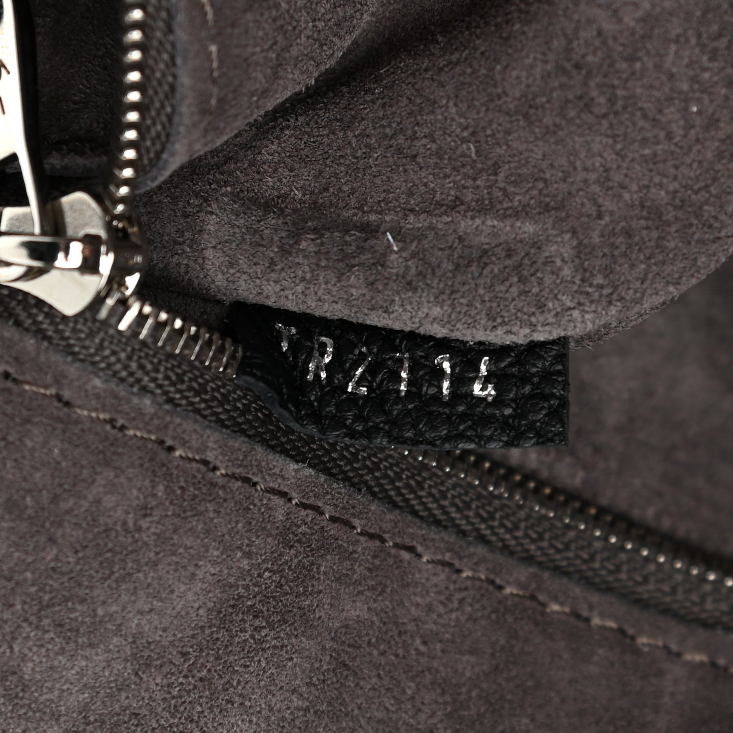 Veau Cachemire Soft Lockit MM Black