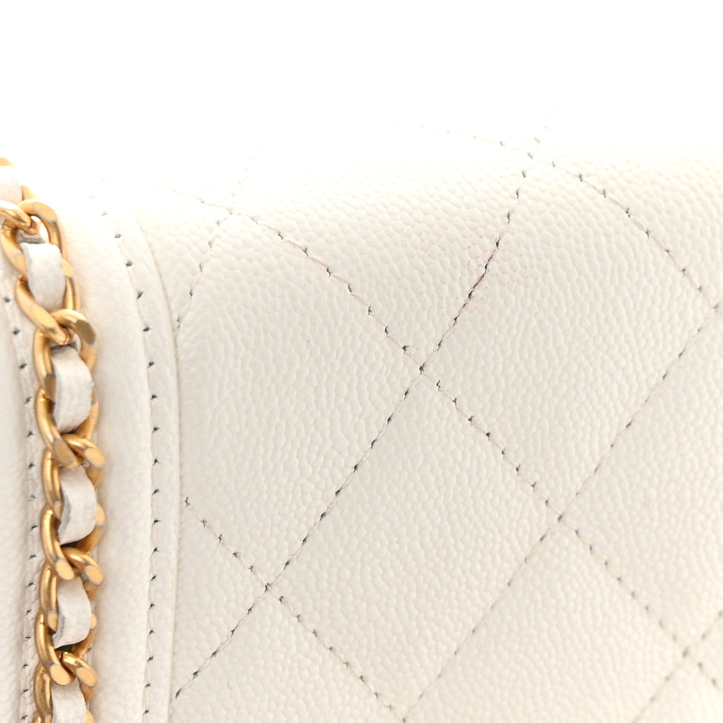 Caviar Quilted Chain Around Boy Wallet On Chain WOC White