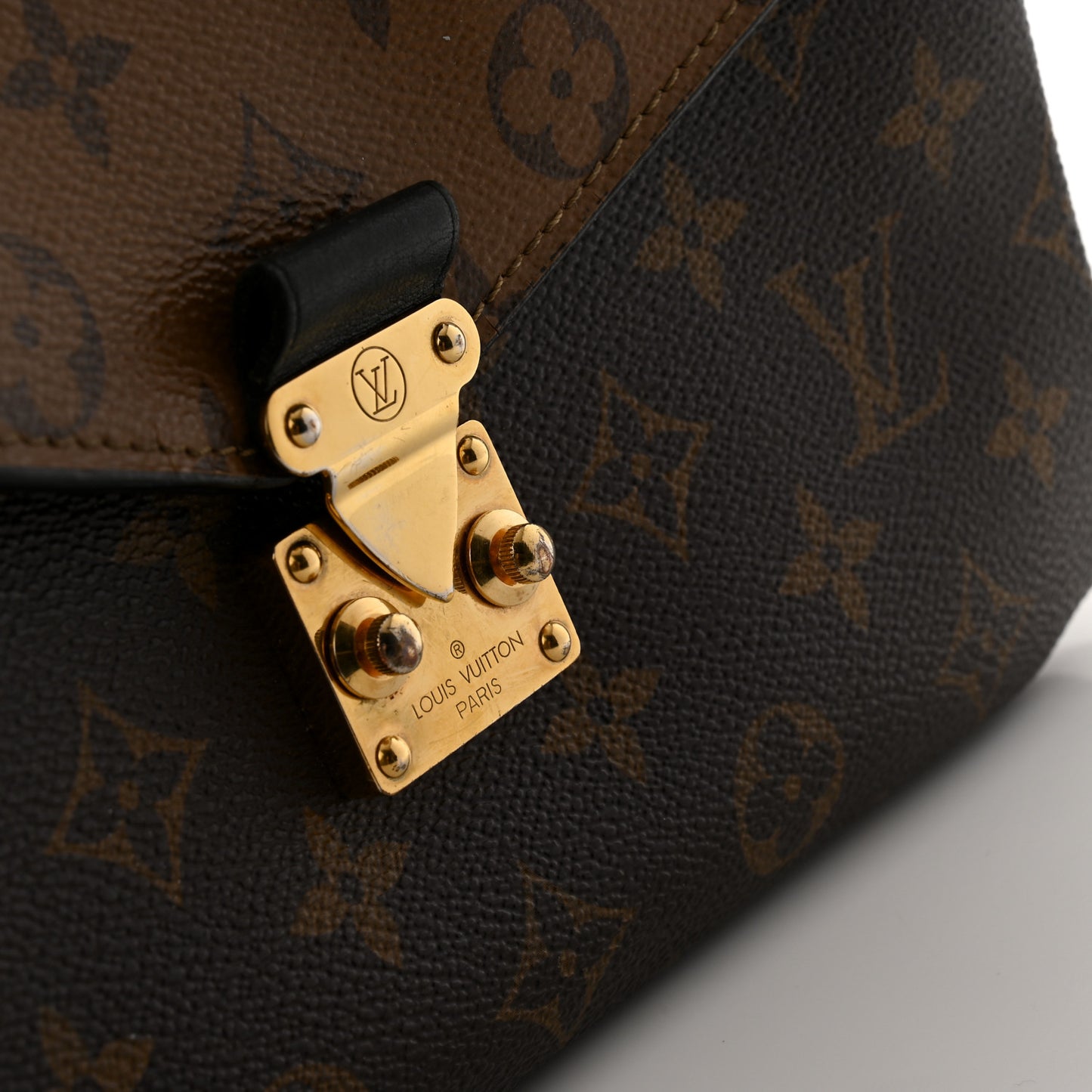Reverse Monogram Pochette Metis