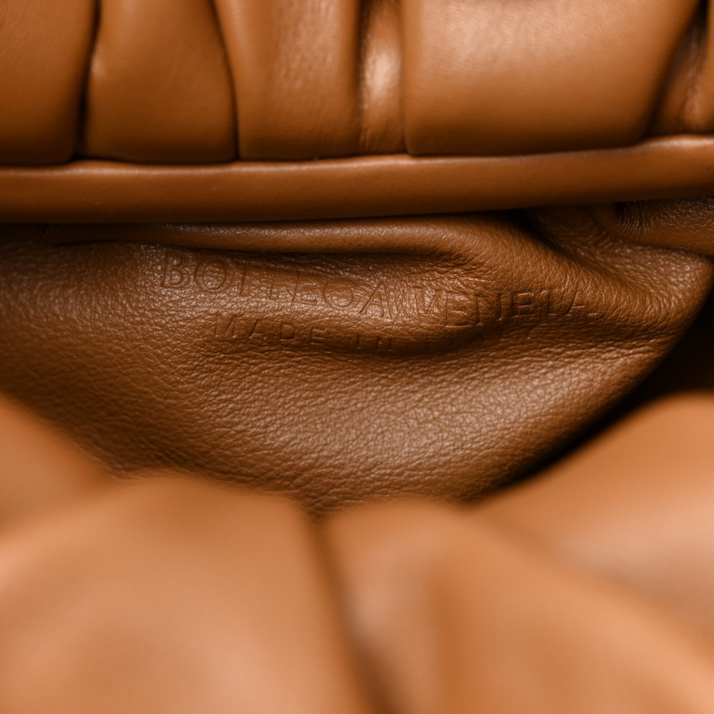 Smooth Butter Calfskin Small The Shoulder Pouch Cammello