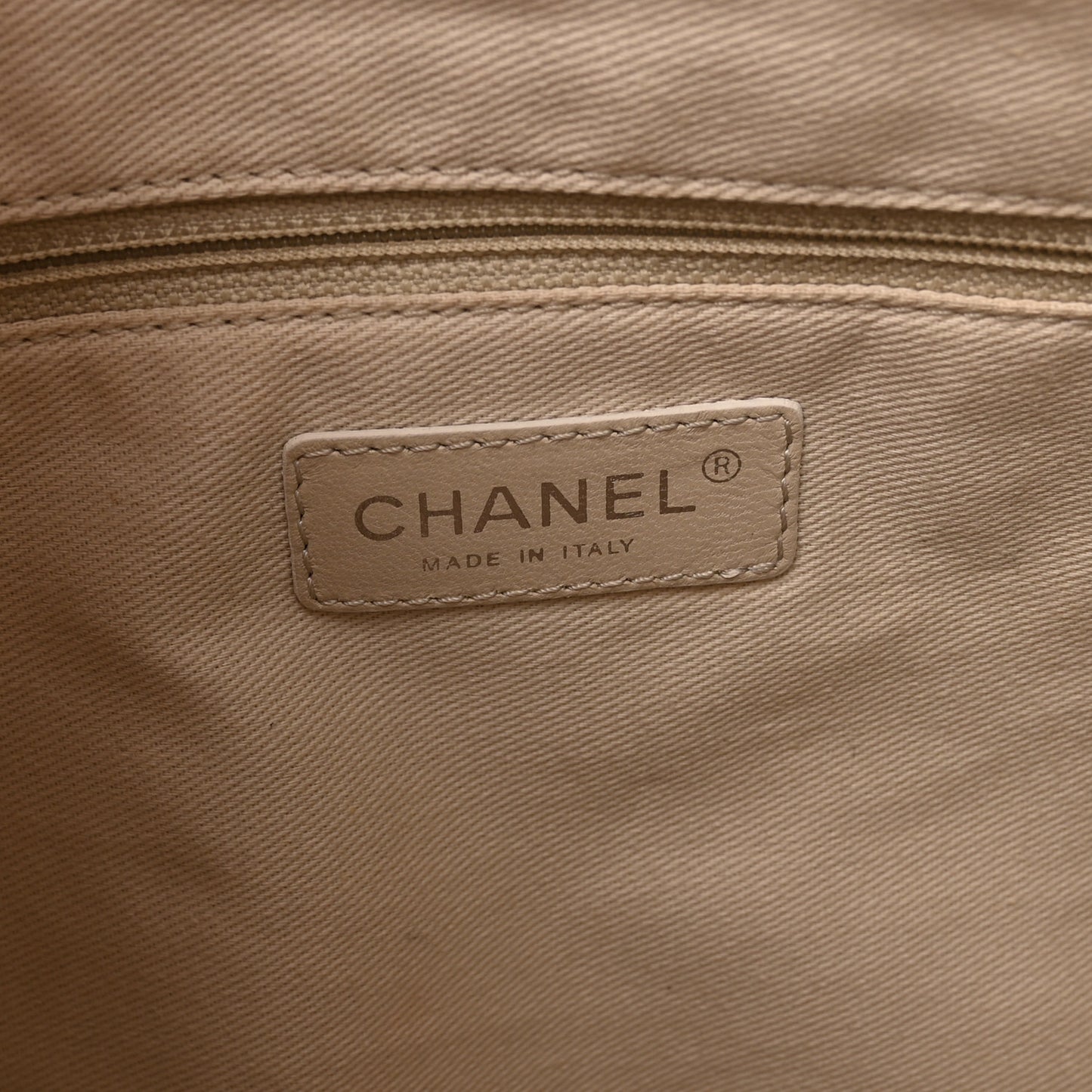 Caviar Stitched Medium CC Pocket Hobo White