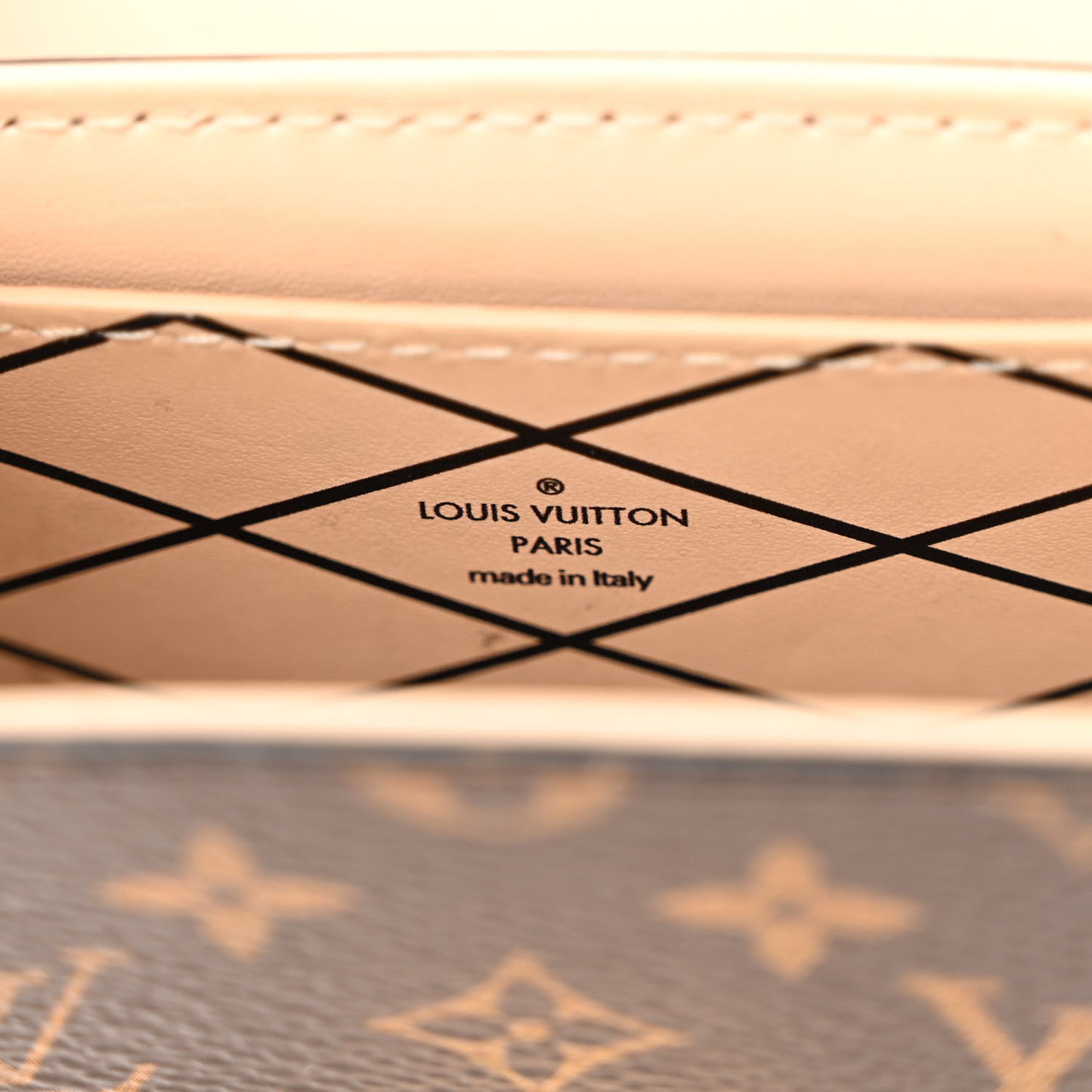 Monogram Pochette Trunk Verticale Black