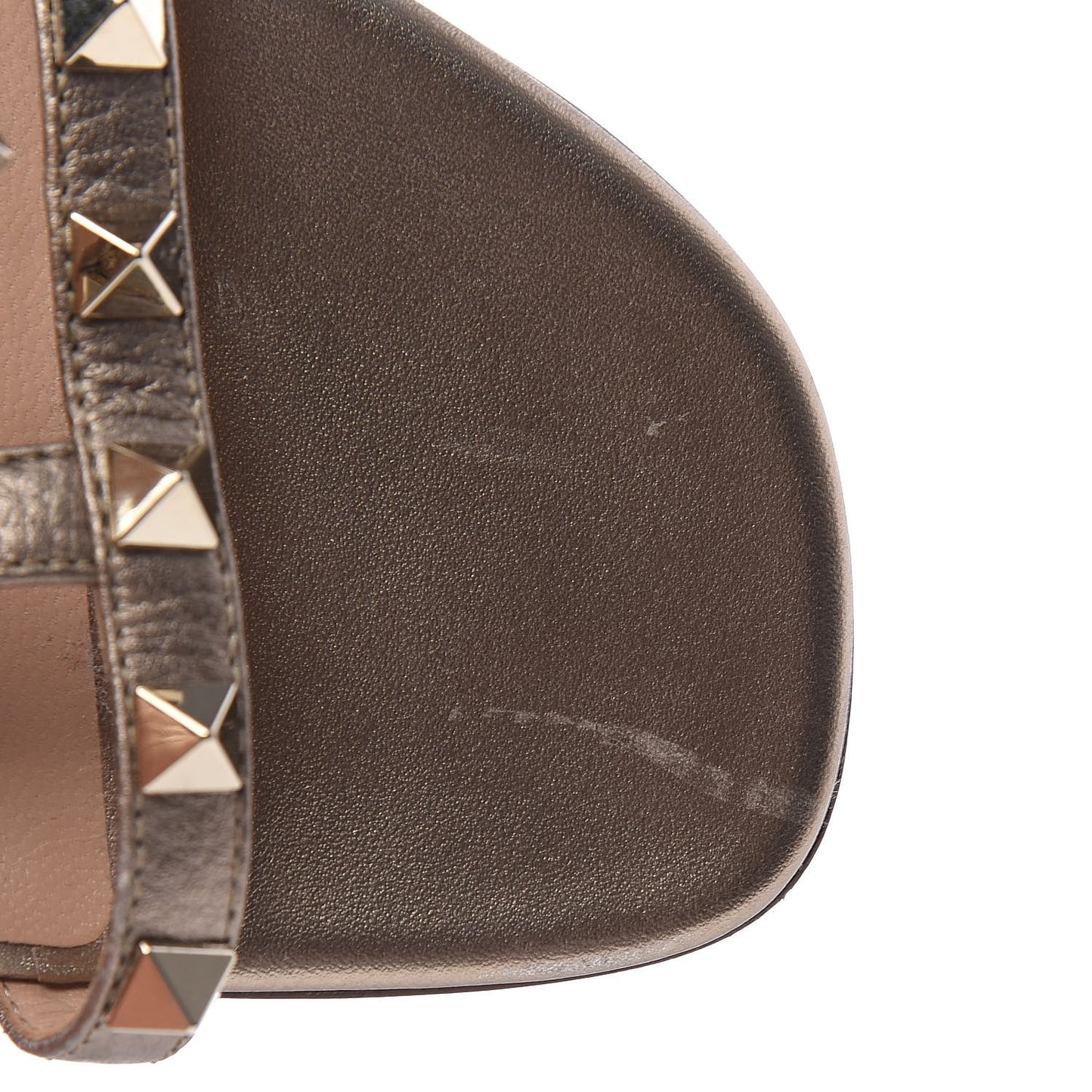 Metallic Pebbled Calfskin Rockstud Gladiator Flat Sandals 38.5 Skin