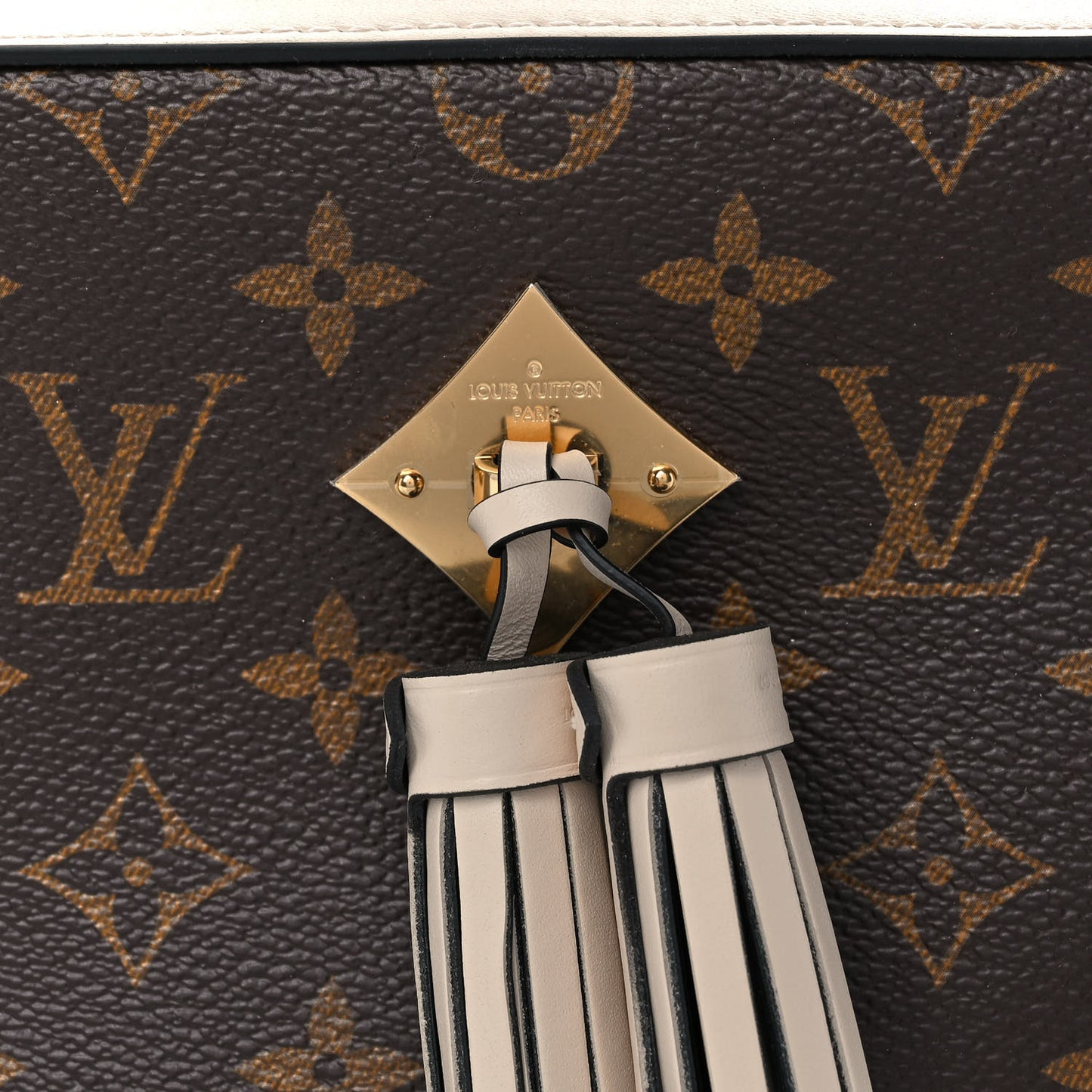 Monogram Saintonge Creme