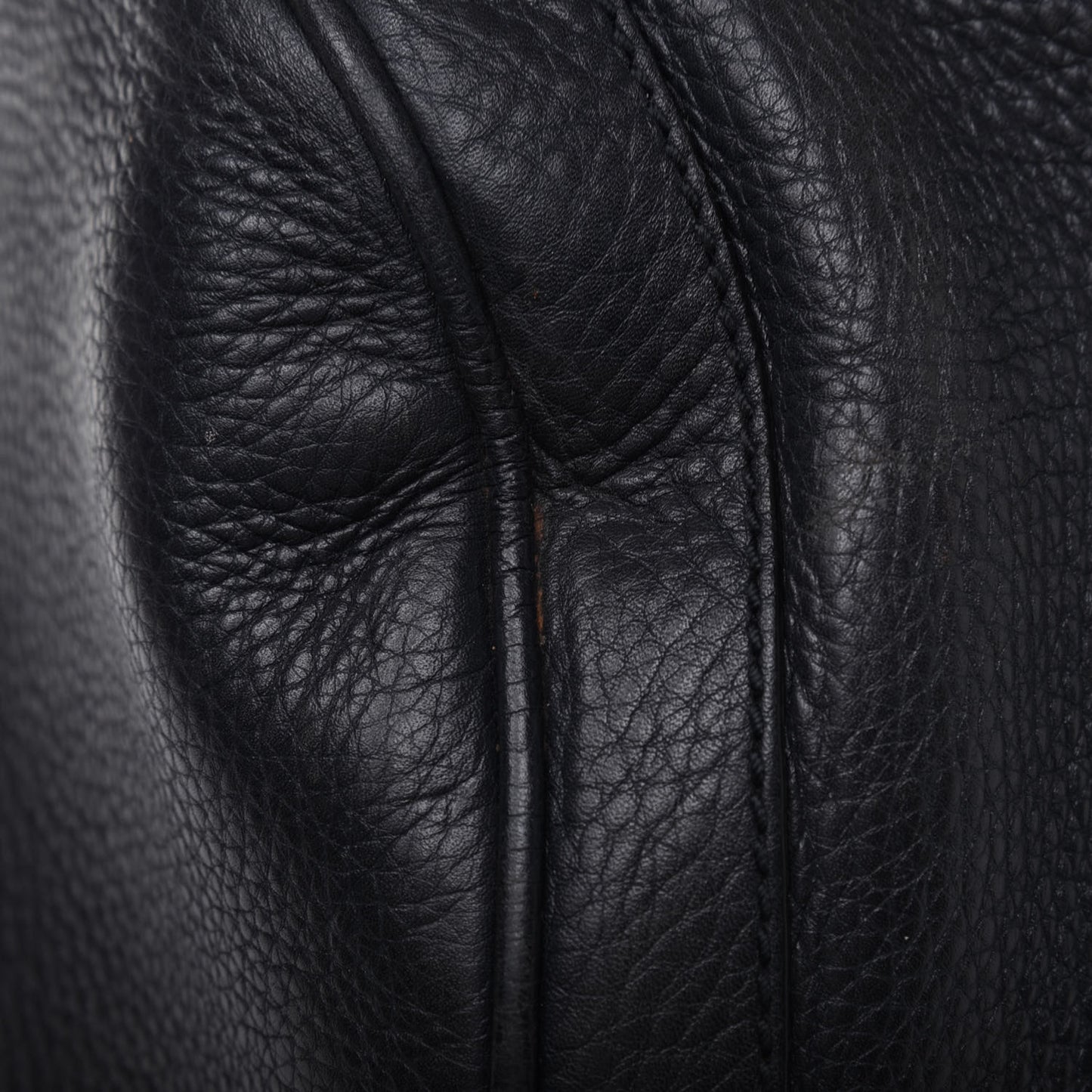 Pebbled Calfskin Medium Soho Boston Black