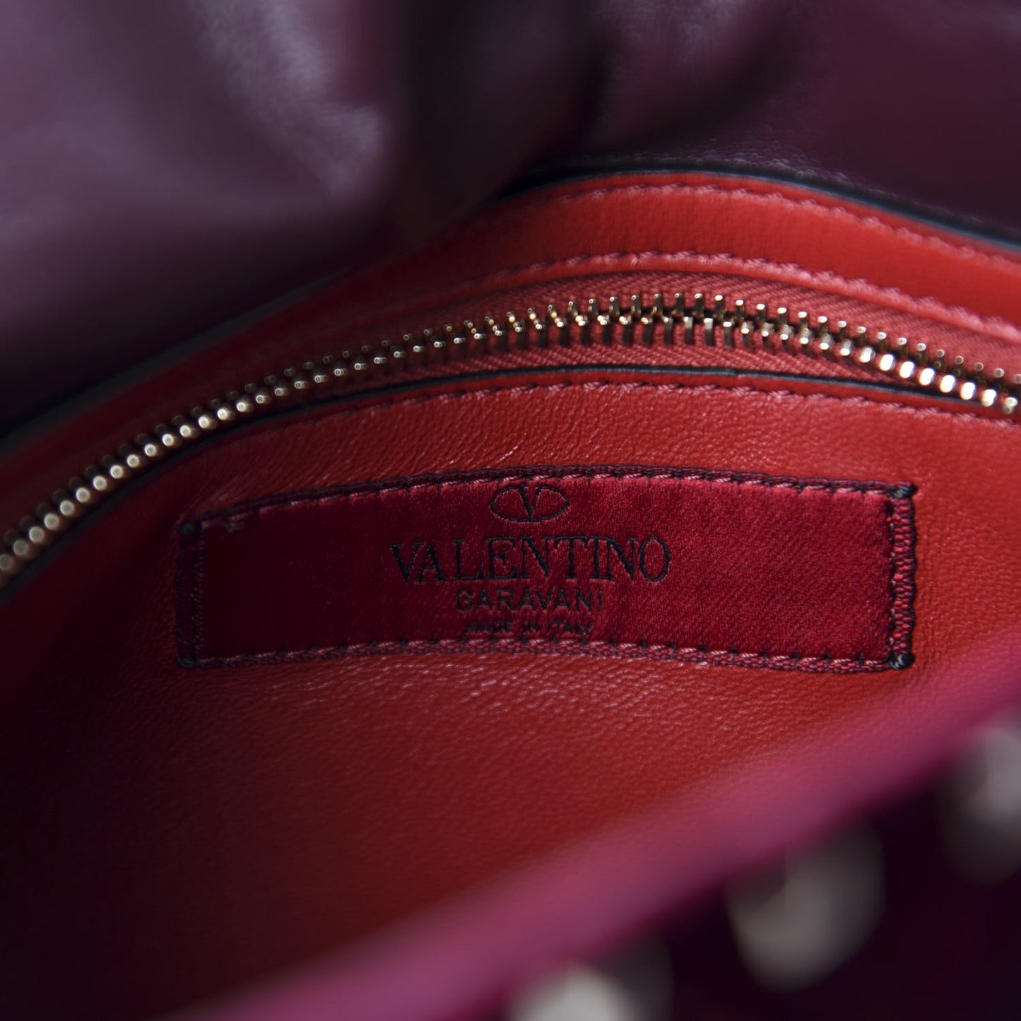 Velvet Medium Rockstud Spike Shoulder Bag Rubino