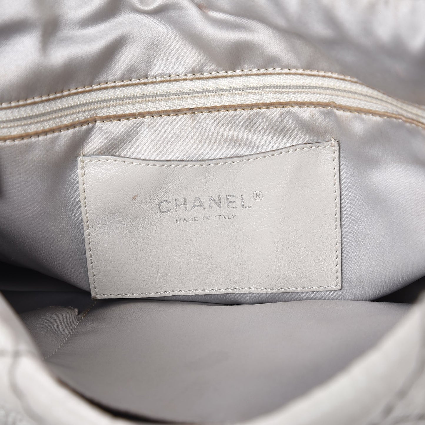 Glazed Calfskin XL On The Road Flap Light Grey