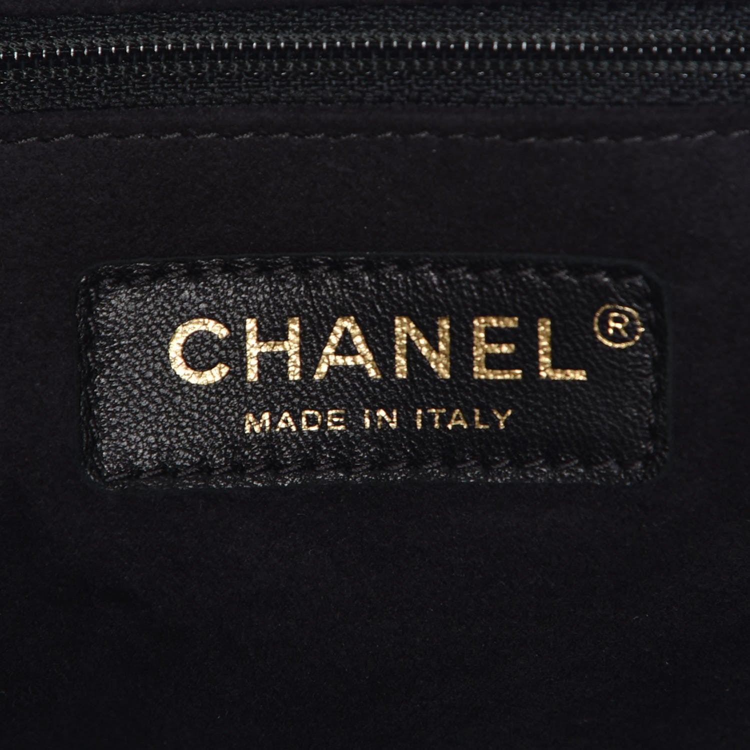 CHANEL カタログ Thongs - Crackled laminated calfskin, gold — Fashion | CHANEL