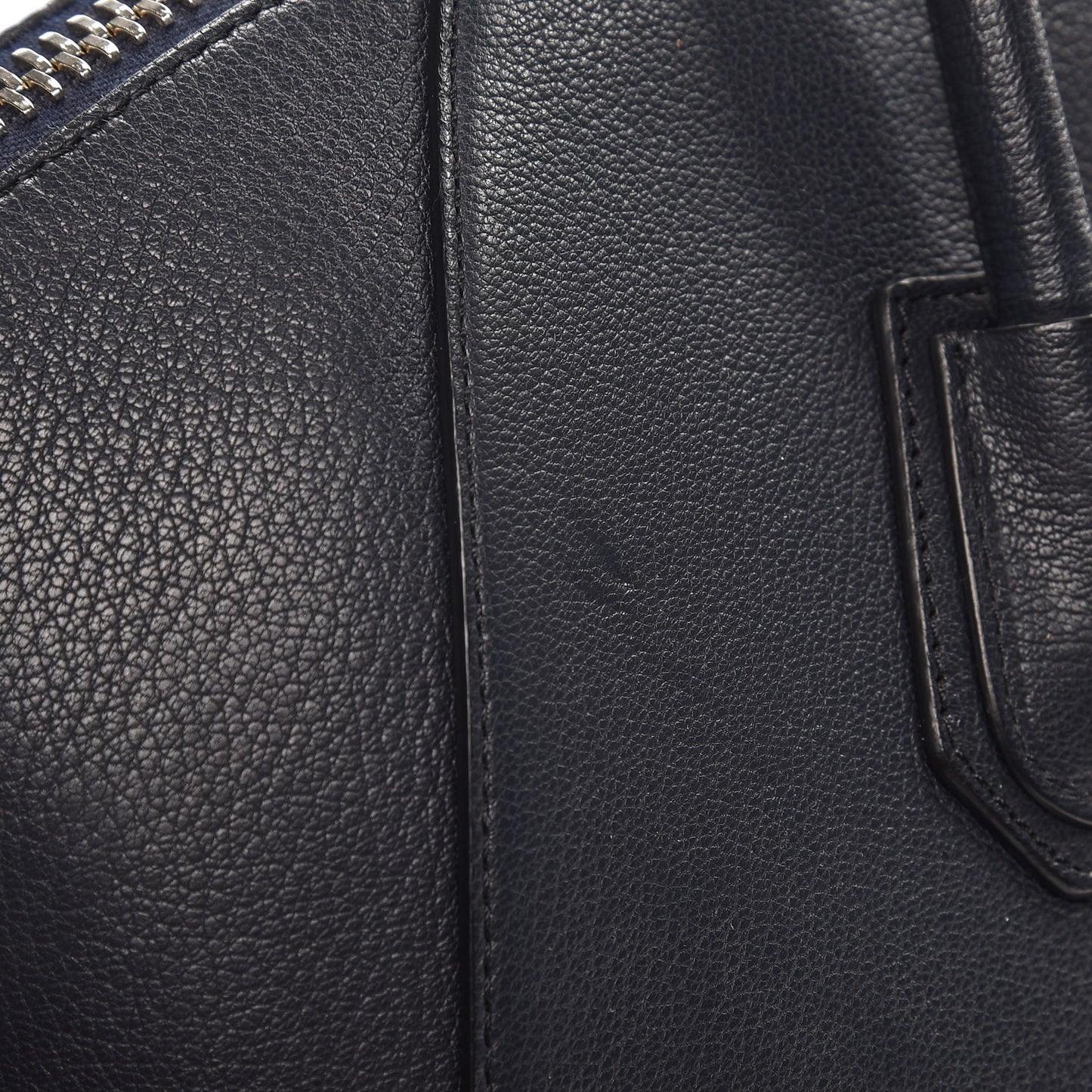 Sugar Goatskin Medium Antigona Navy