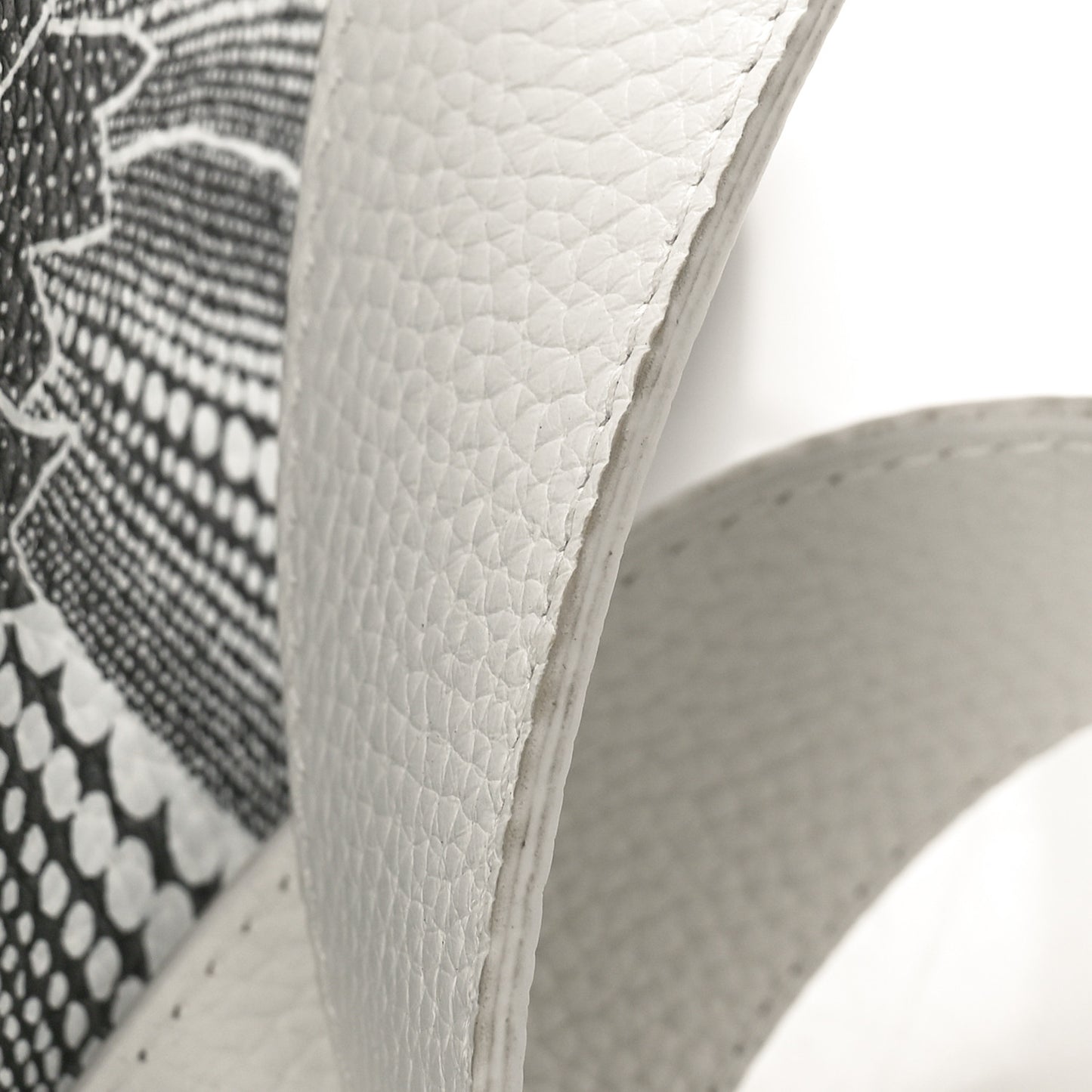 LV X YK Taurillon Psychedelic Capucines MM Black White