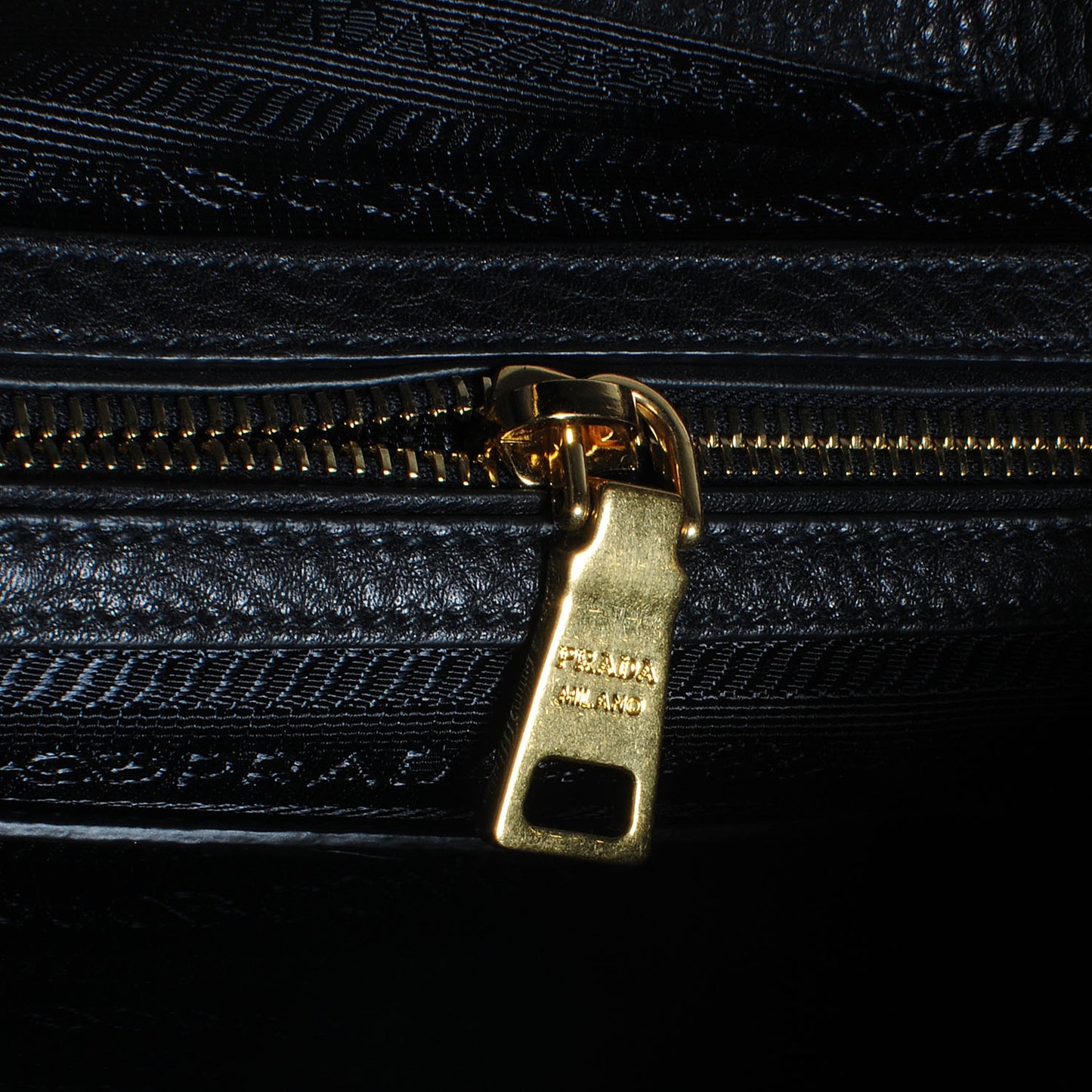Vitello Daino Shoulder Bag Nero Black