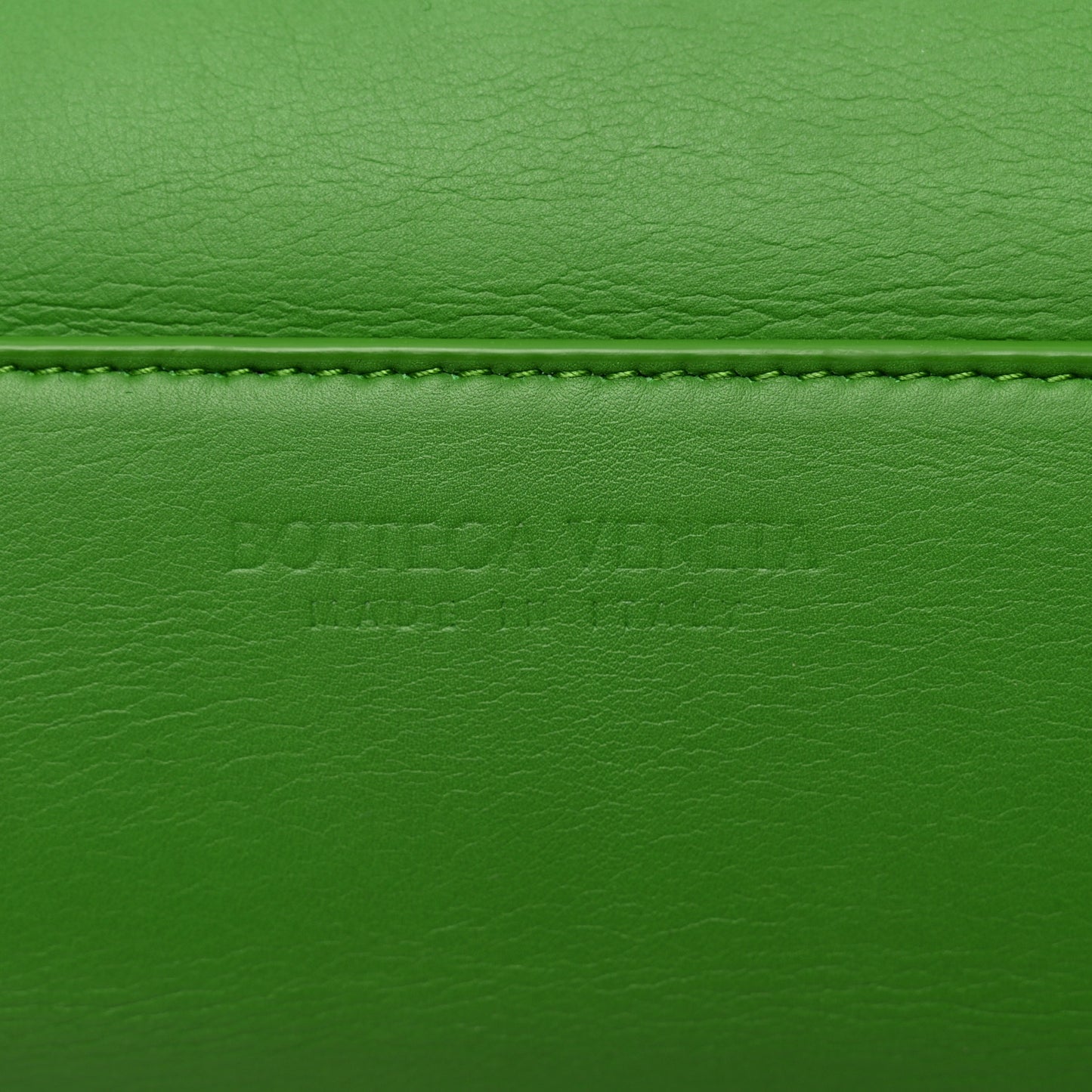 Calfskin Maxi Intrecciato Large Arco Lawn