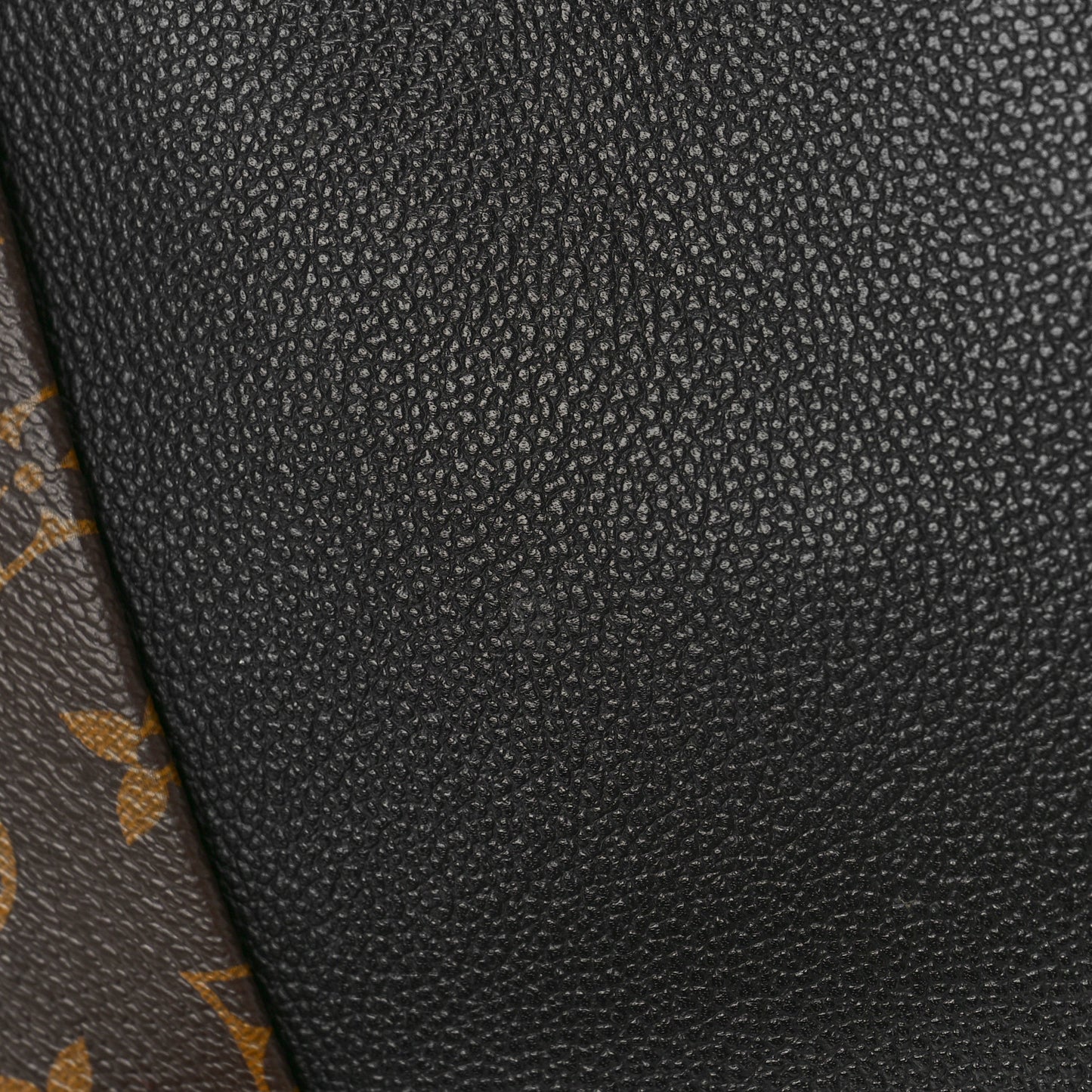 Monogram V Tote MM Black