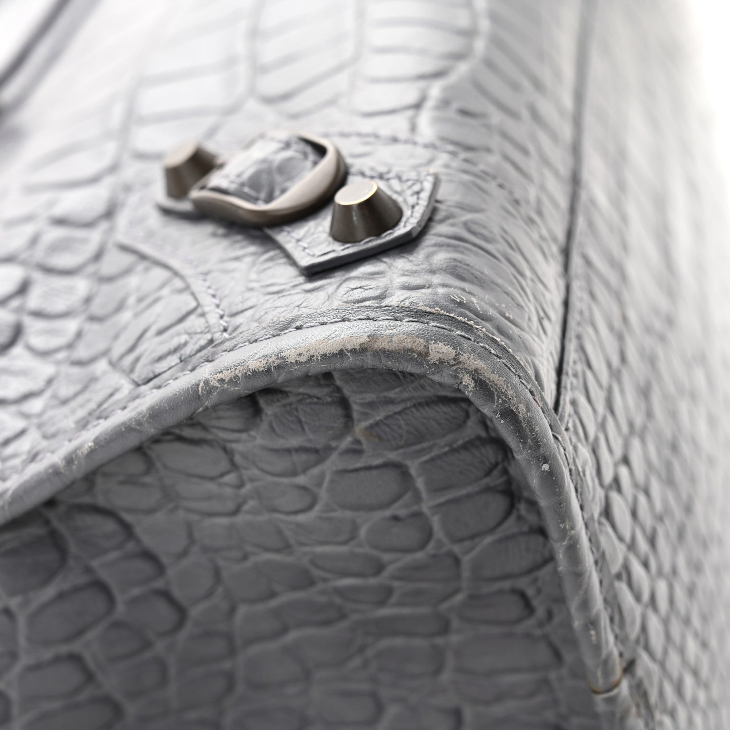 Calfskin Crocodile Embossed Classic Hardware City Gris Beton