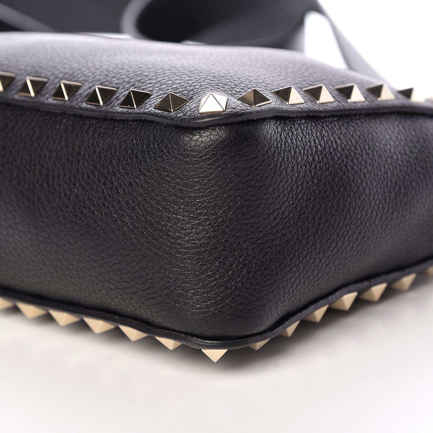 Pebbled Calfskin Mini Rockstud Flip-Lock Messenger Bag Black