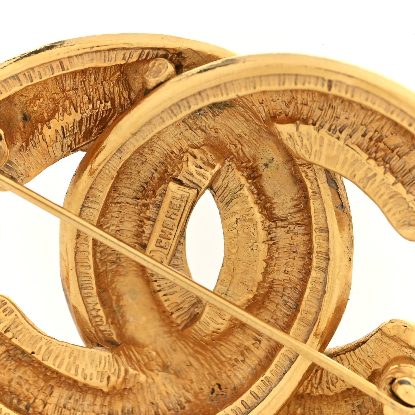 Metal Quilted Large CC Brooch Gold