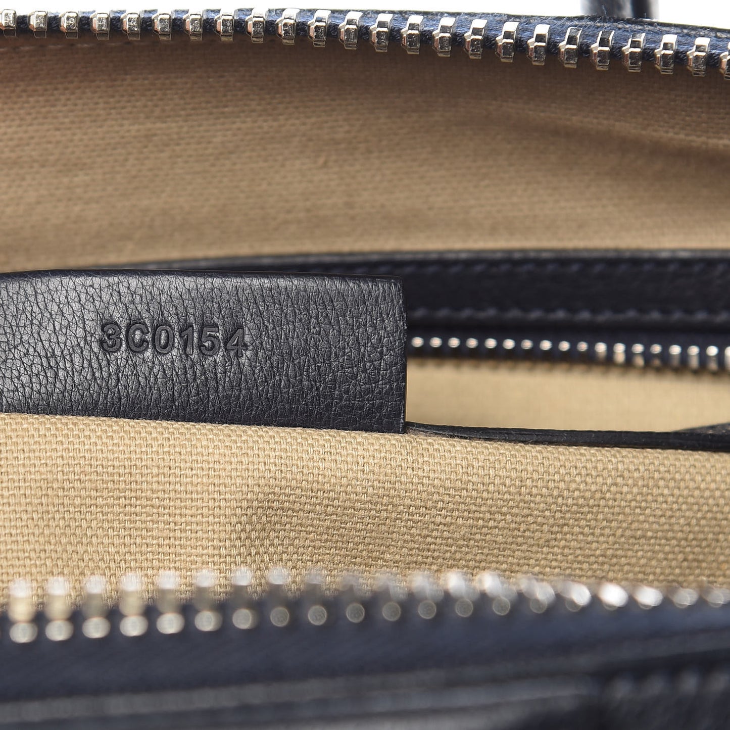 Sugar Goatskin Medium Antigona Navy