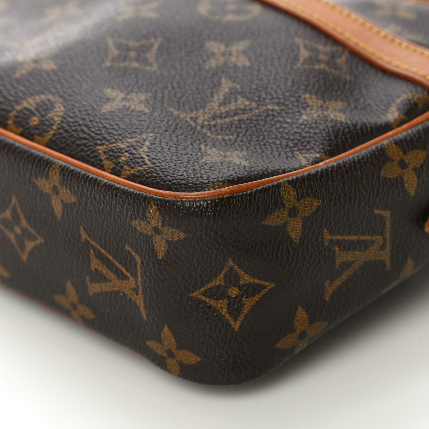 Louis Vuitton Monogram Compiegne 23 Toiletries 9 of 13