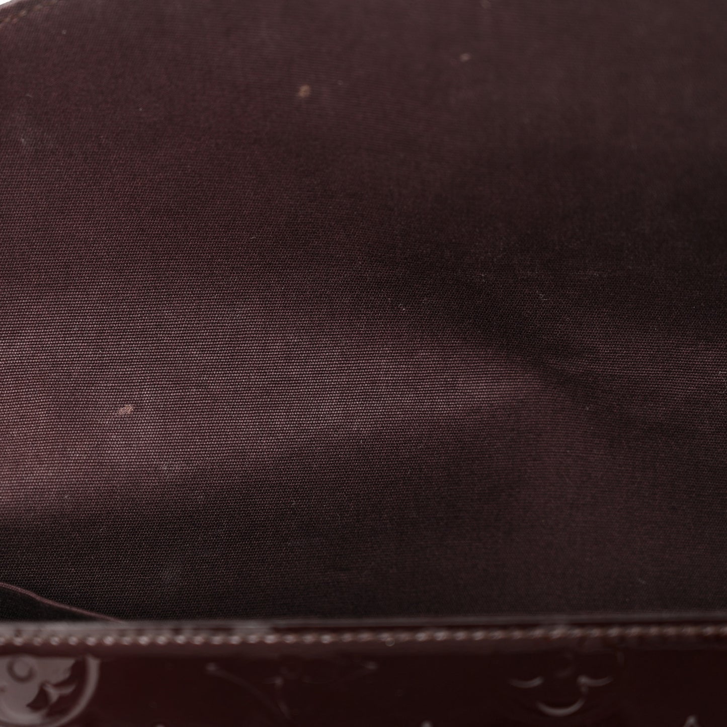Vernis Pochette Felicie Chain Wallet Amarante