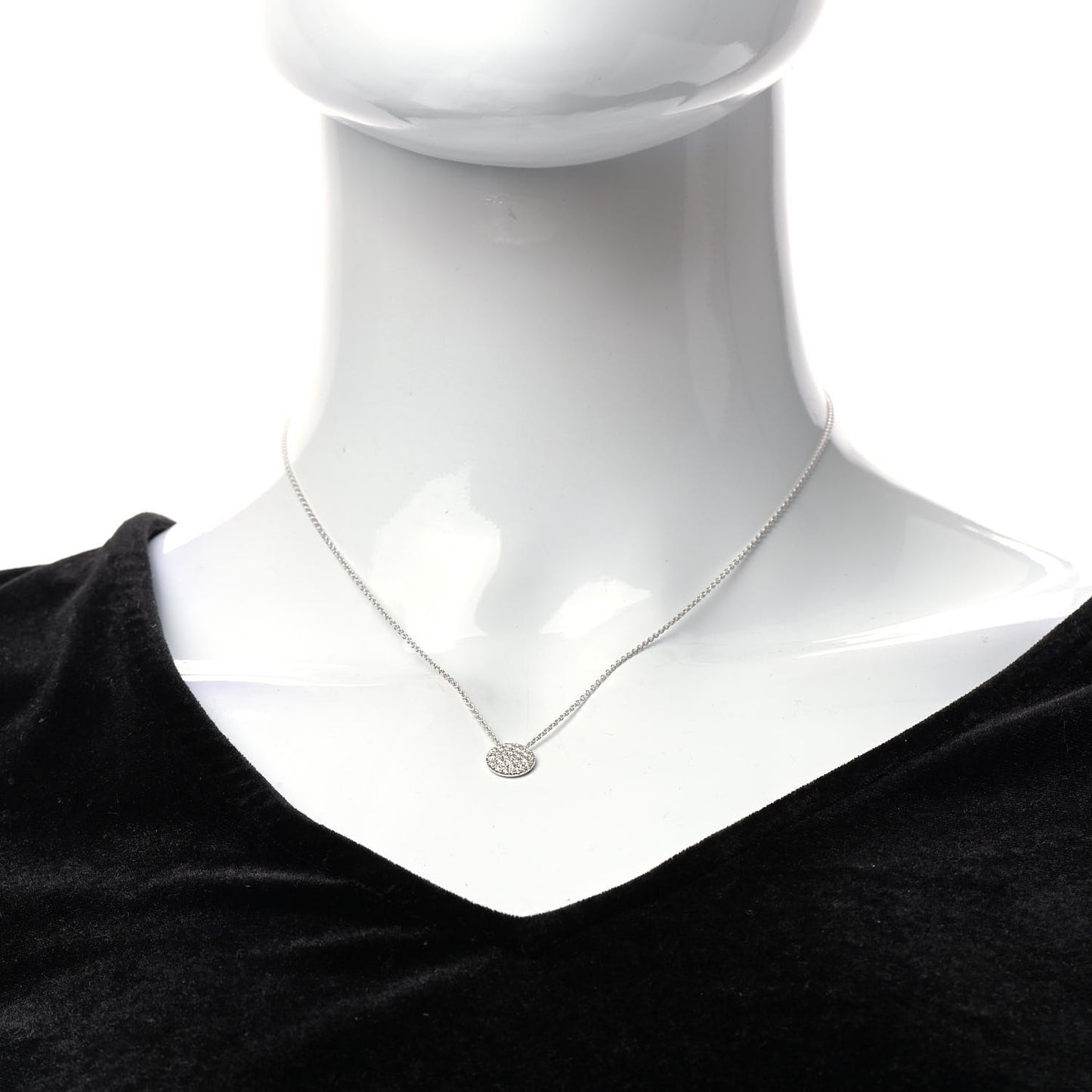 18K White Gold Diamond Metro Round Pendant Necklace