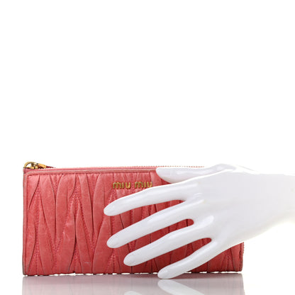 Miu Miu Nappa Matelasse Lux Zip Around Wallet Rosa 2 of 8