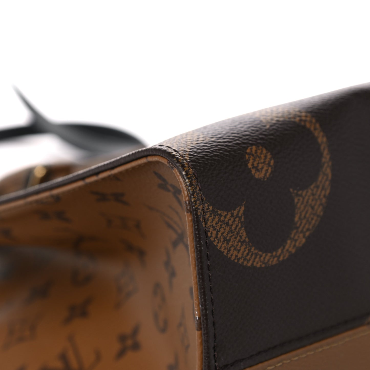 Reverse Monogram Giant Onthego MM