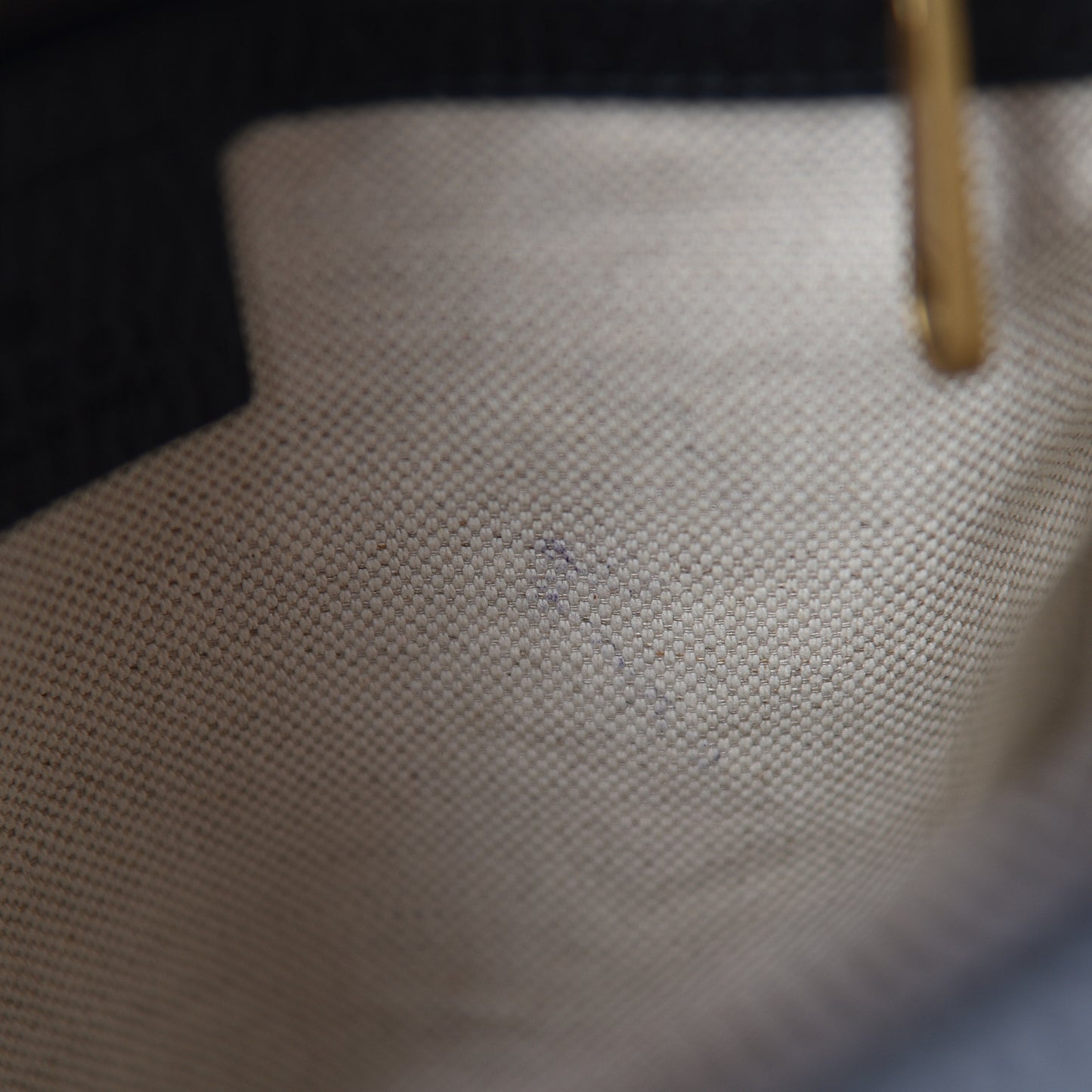 Grained Calfskin Logo Messenger Bag Black