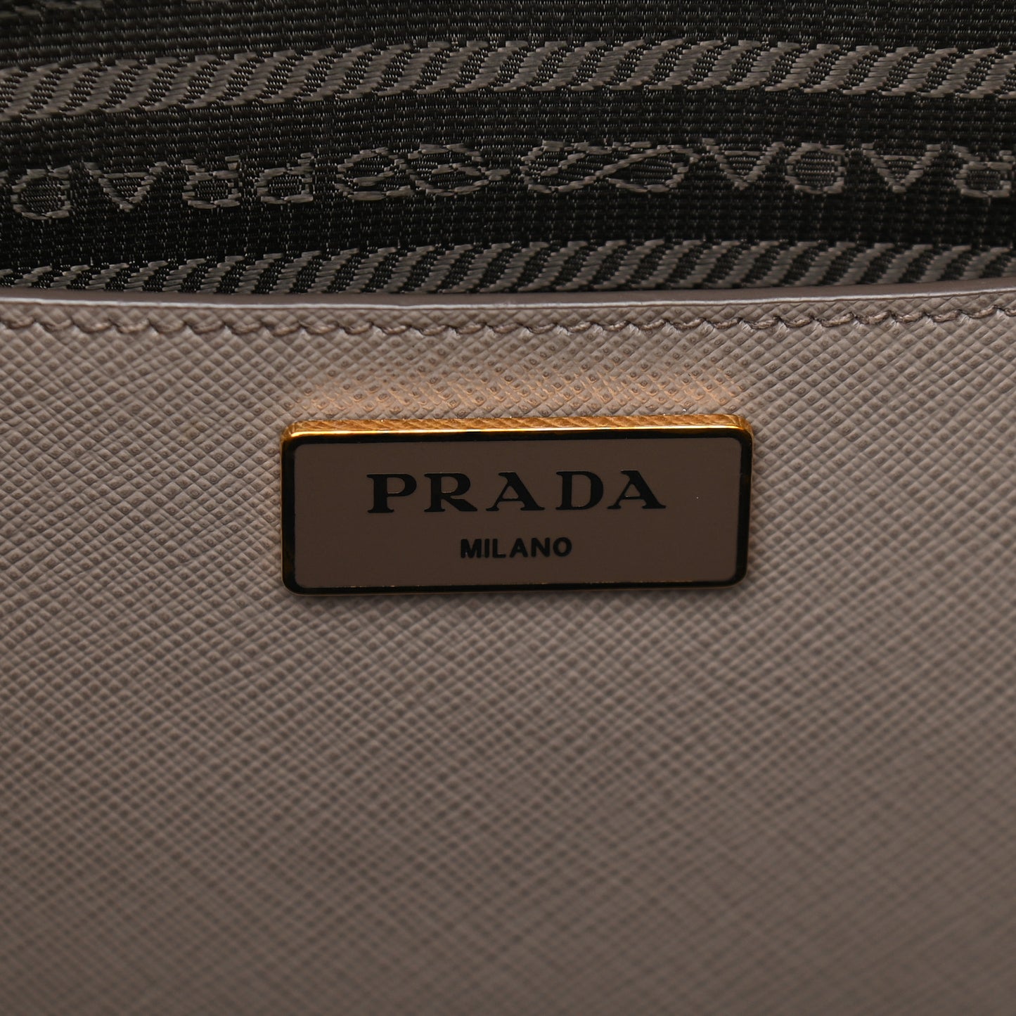 Saffiano Medium Galleria Double Zip Tote Argilla
