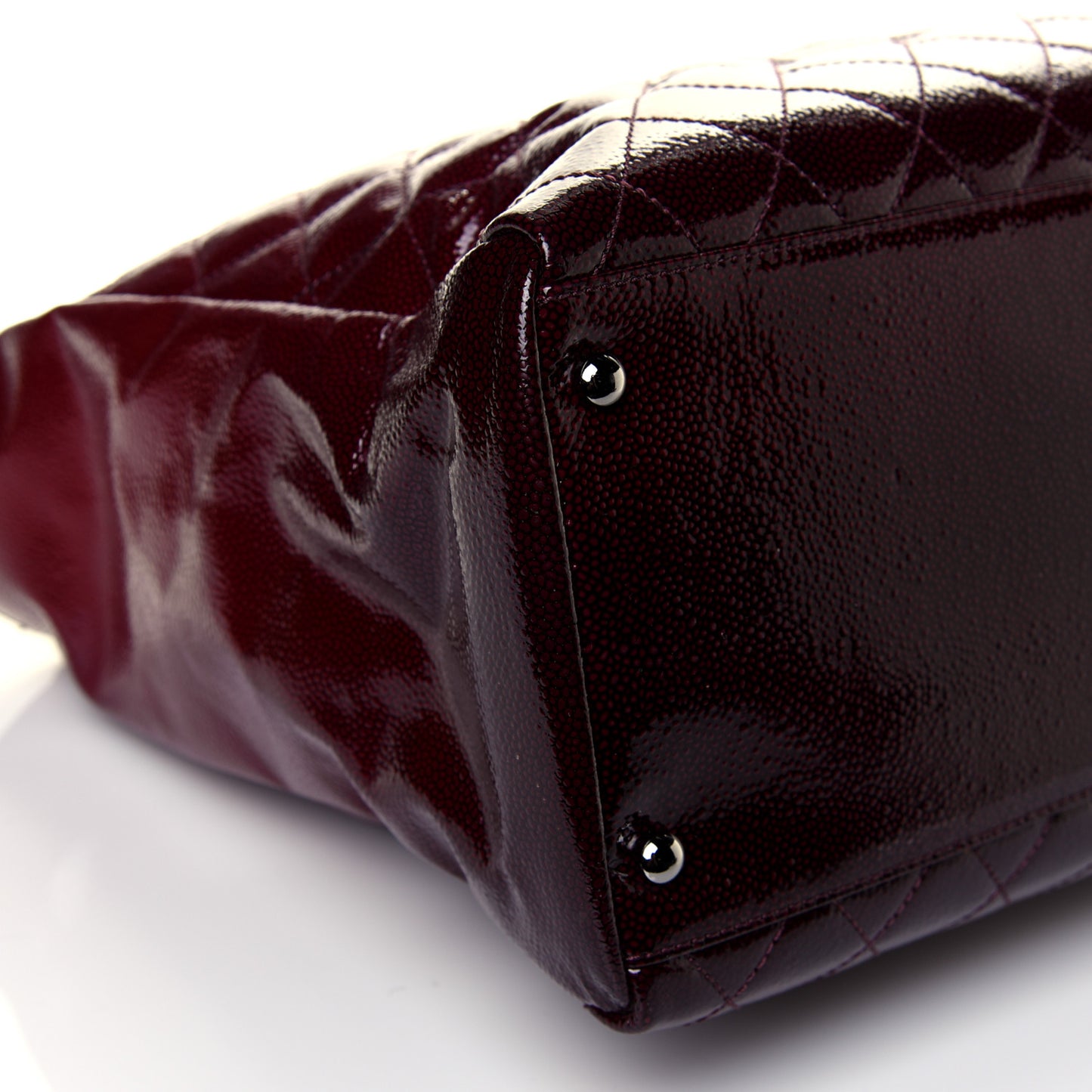 Patent Caviar Diamond Quilted Large Shine Reissue Tote Red