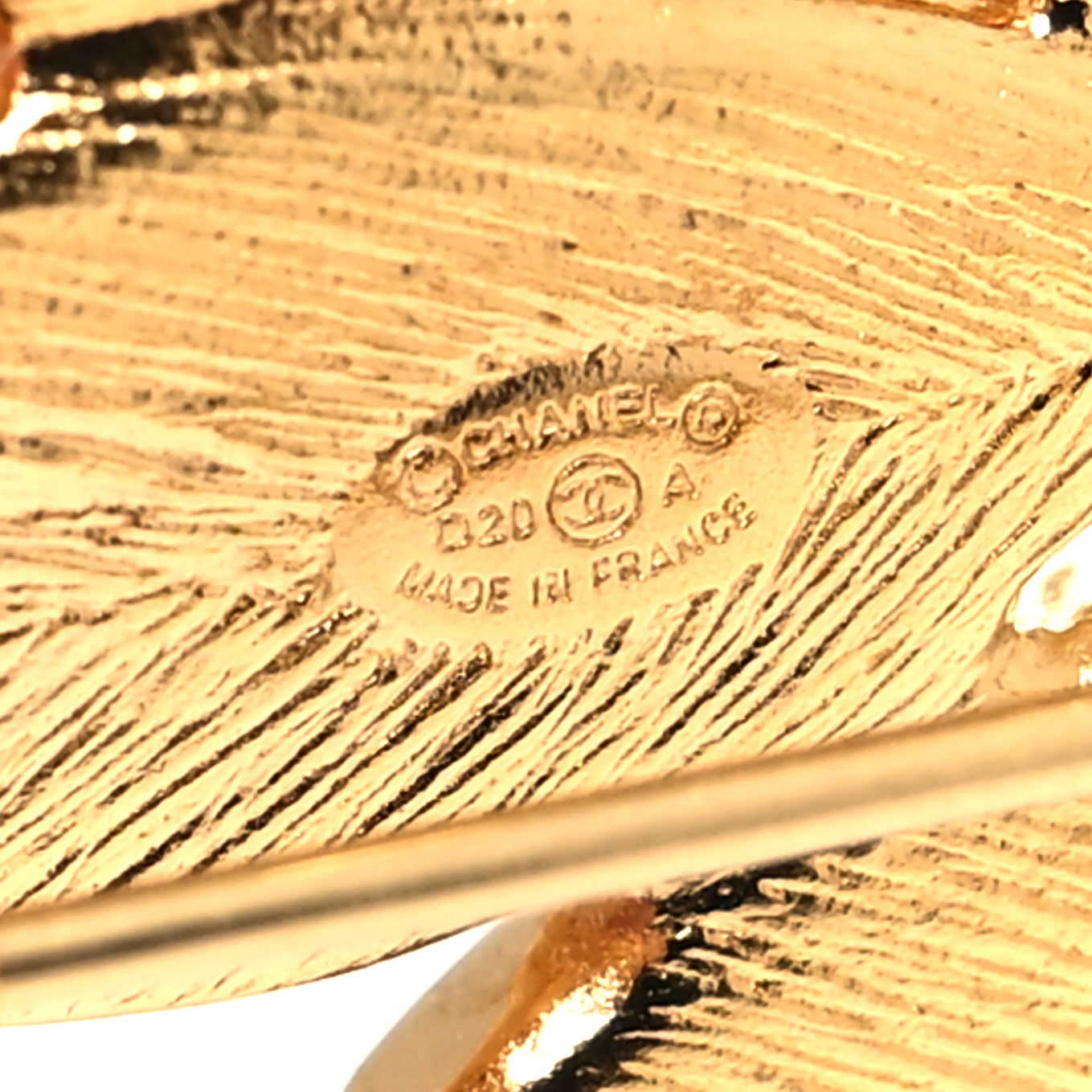 Chanel CC Leaf Brooch Gold 4 of 4