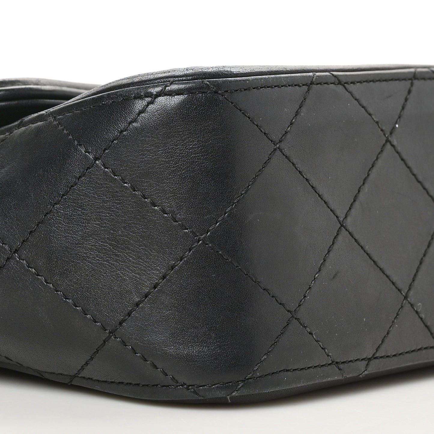 Lambskin Quilted Medium Elegant CC Flap Black