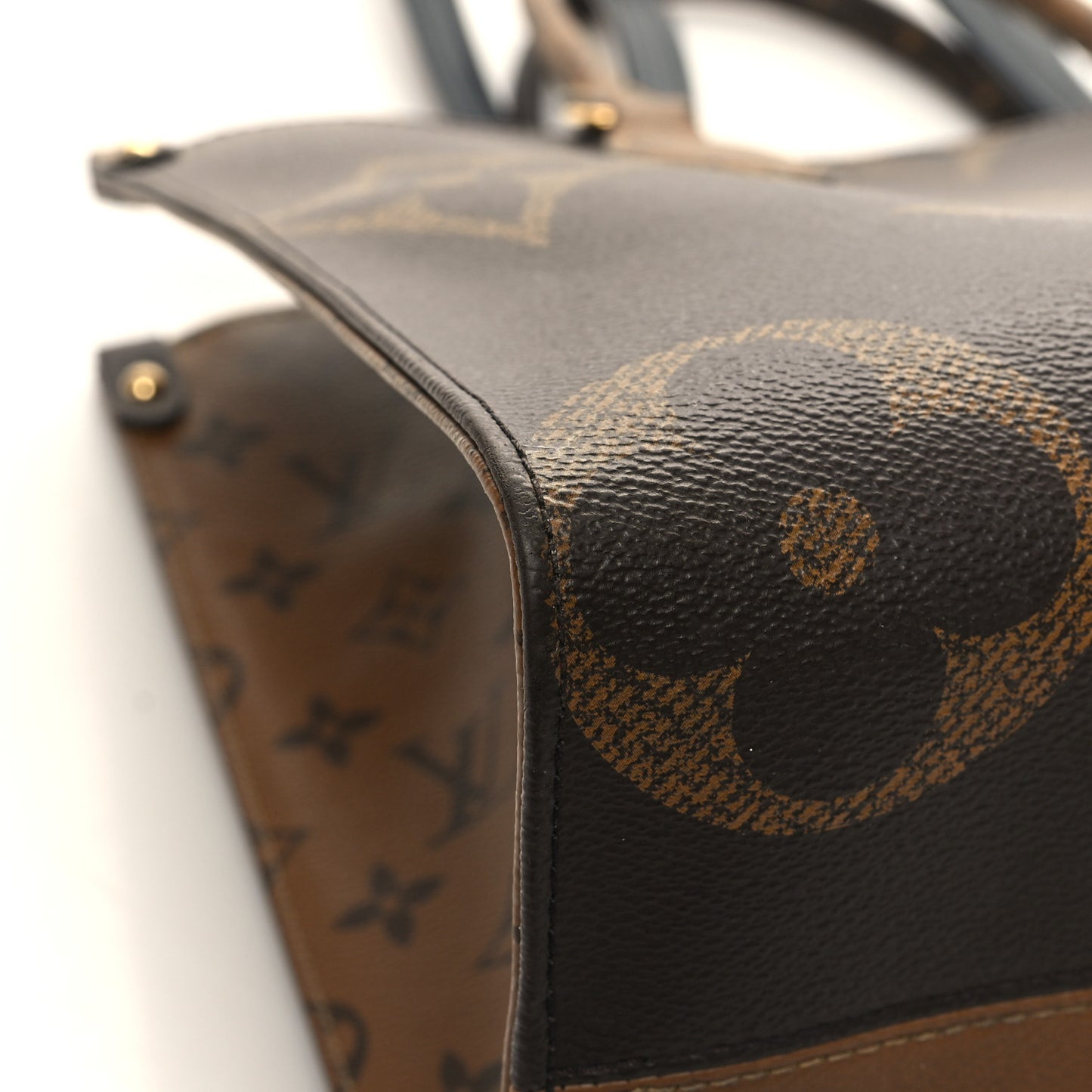Reverse Monogram Giant Onthego MM