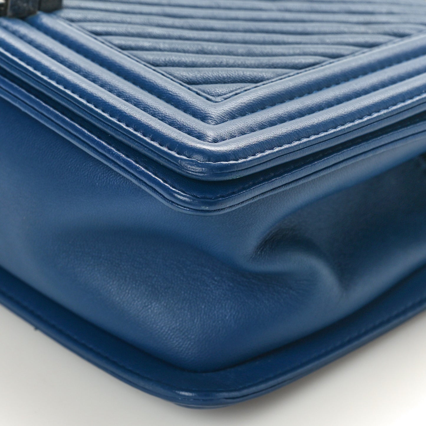 Wrinkled Lambskin Chevron Quilted Medium Boy Flap Navy